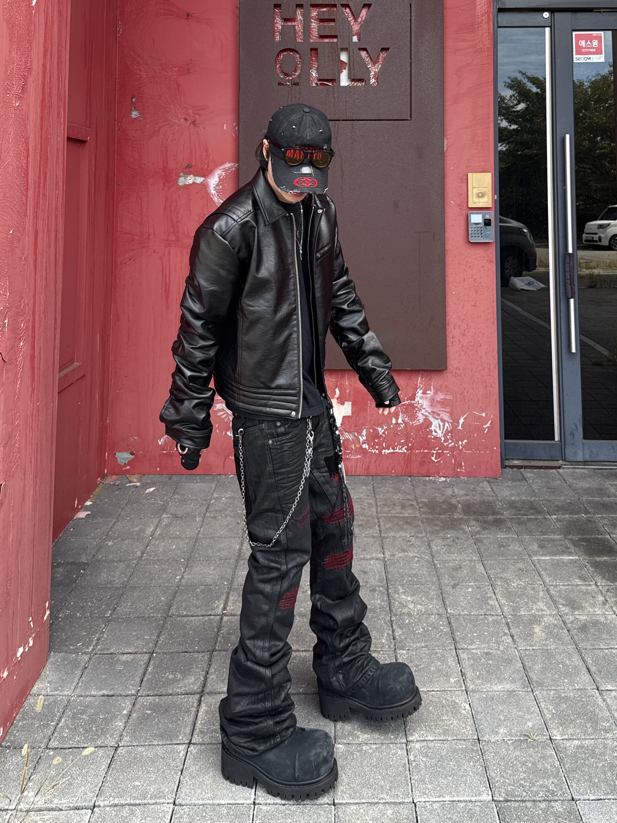 Kamien x MJD Double Hole Belt Black Shearling Calfskin, Undermycar x Emostanceclub Emoun Destroyed Cowhide Suede Red Stitch Denim Toreador - 23FW 착용 스타일 - 3