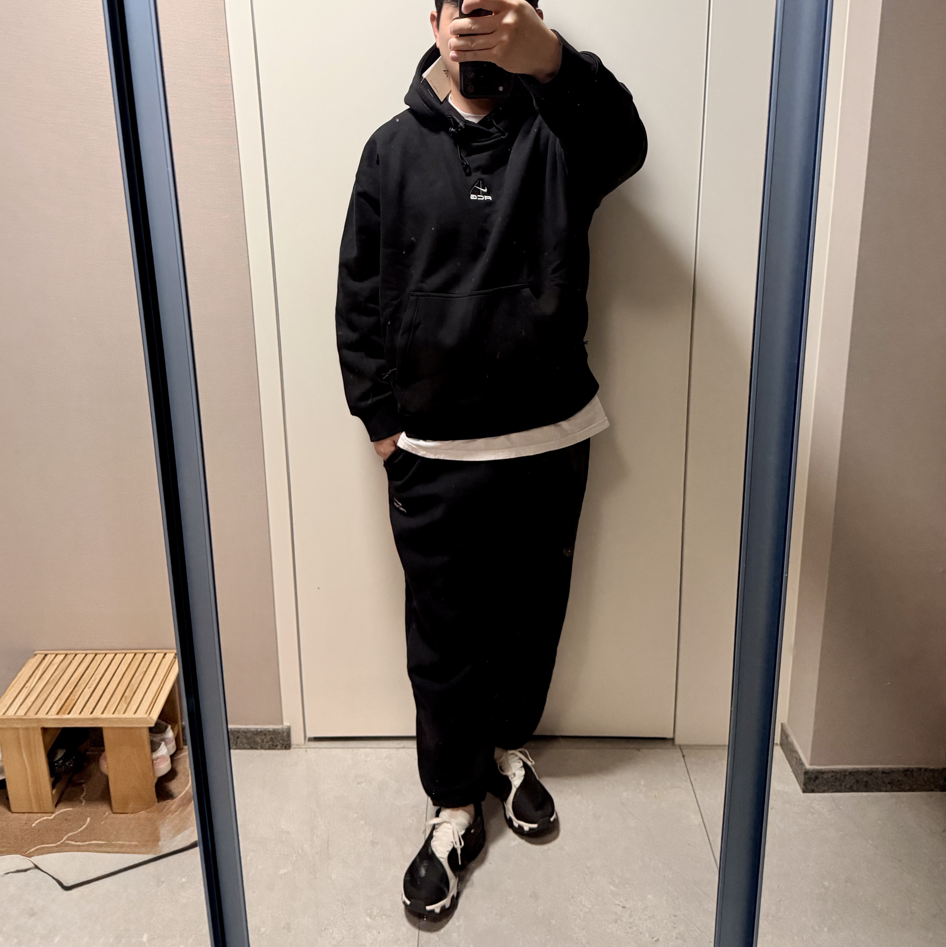 Nike ACG Therma-Fit Fleece Pullover Hoodie Black Anthracite - Asia, Nike ACG Lungs Therma-Fit Repel Tuff Fleece Pants Black - Asia 착용 스타일 - 2