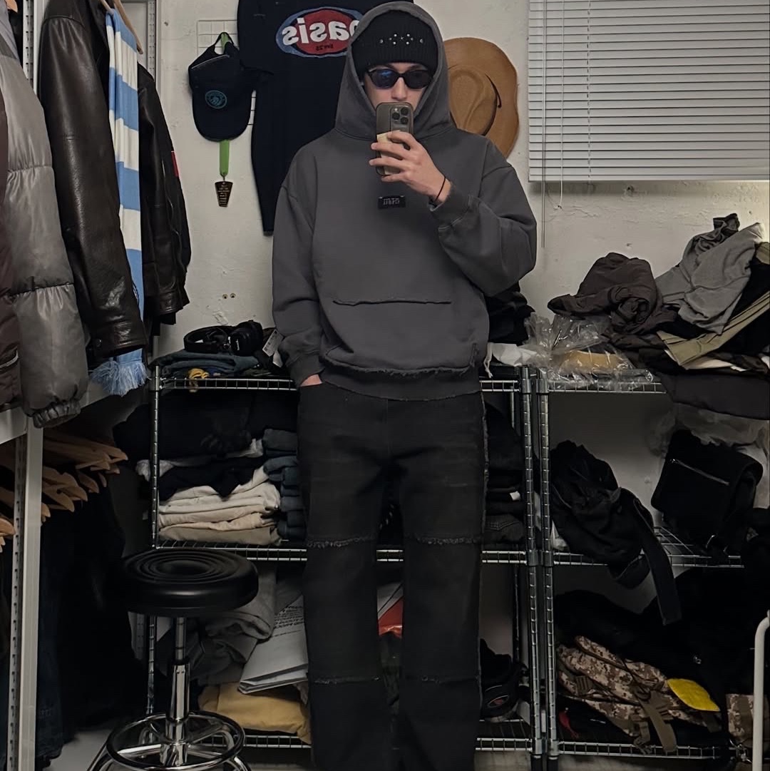 Mea Vintage Bootcut Denim Pants Black, Mea Turnup Stud Beanie Black 착용 스타일 - 1