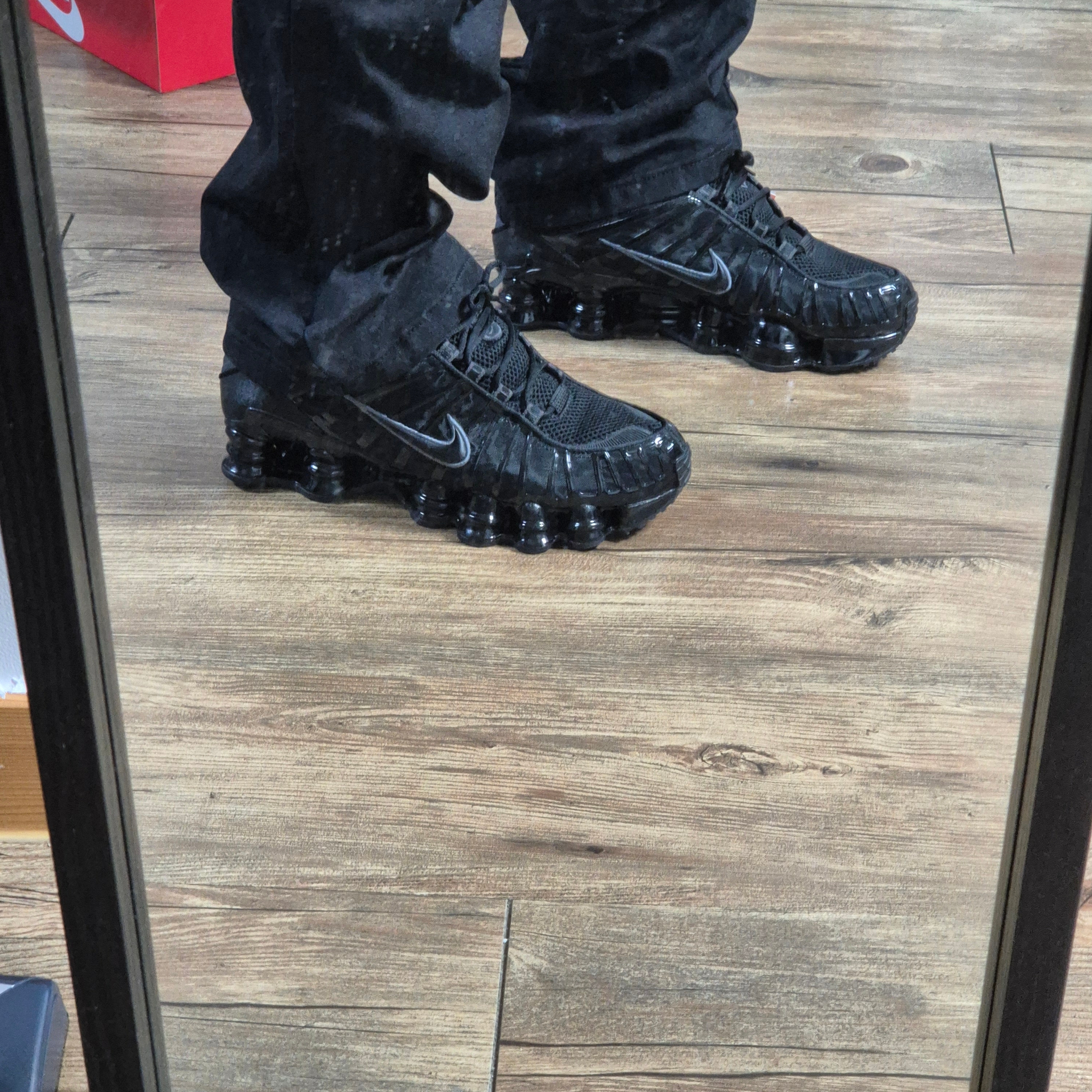 (W) Nike Shox TL Black and Max Orange 착용 스타일 - 2