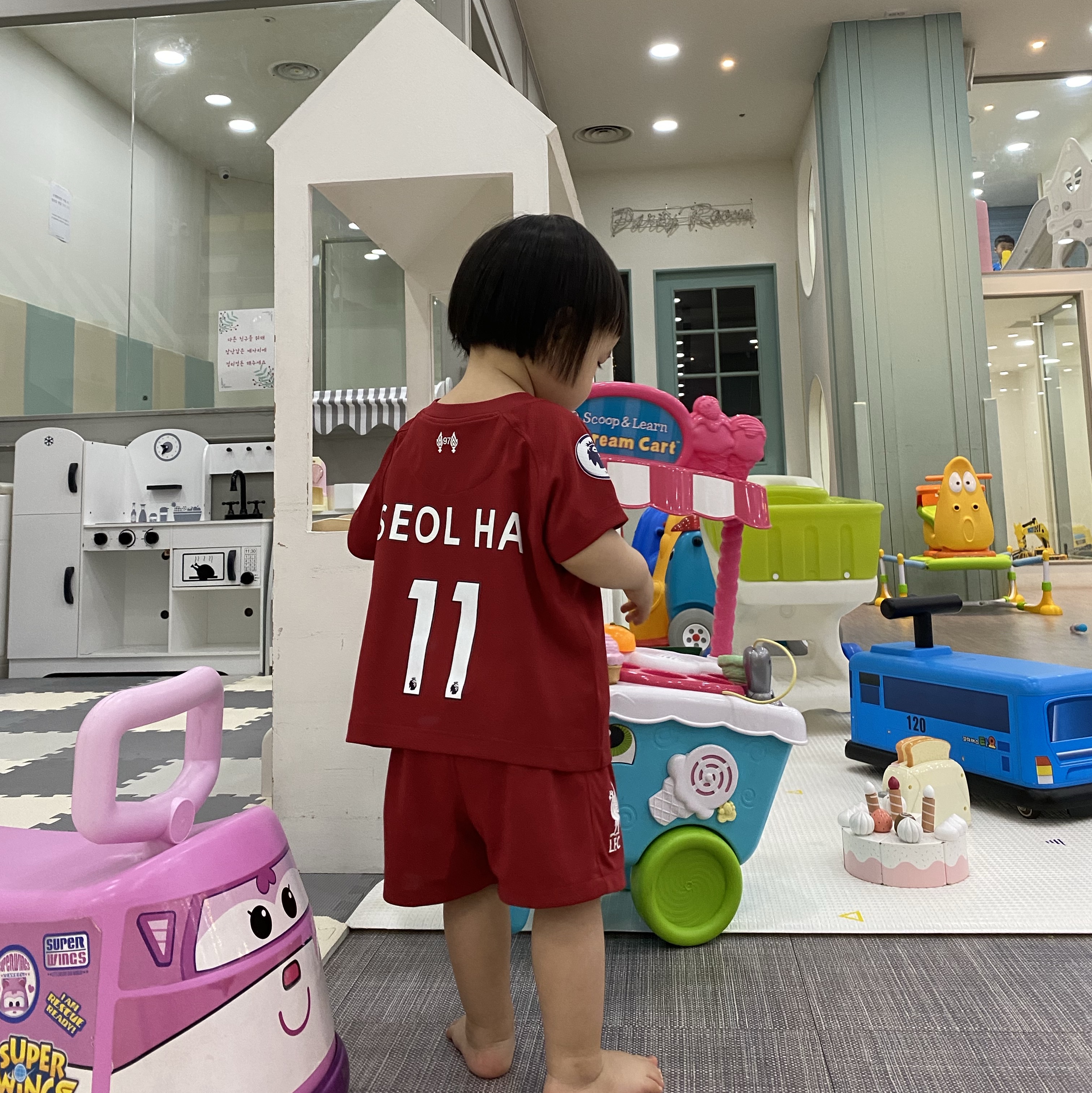 Nike Liverpool FC 2022/23 Stadium Home Dri-Fit Jersey Red (Non Marking Ver.) 착용 스타일