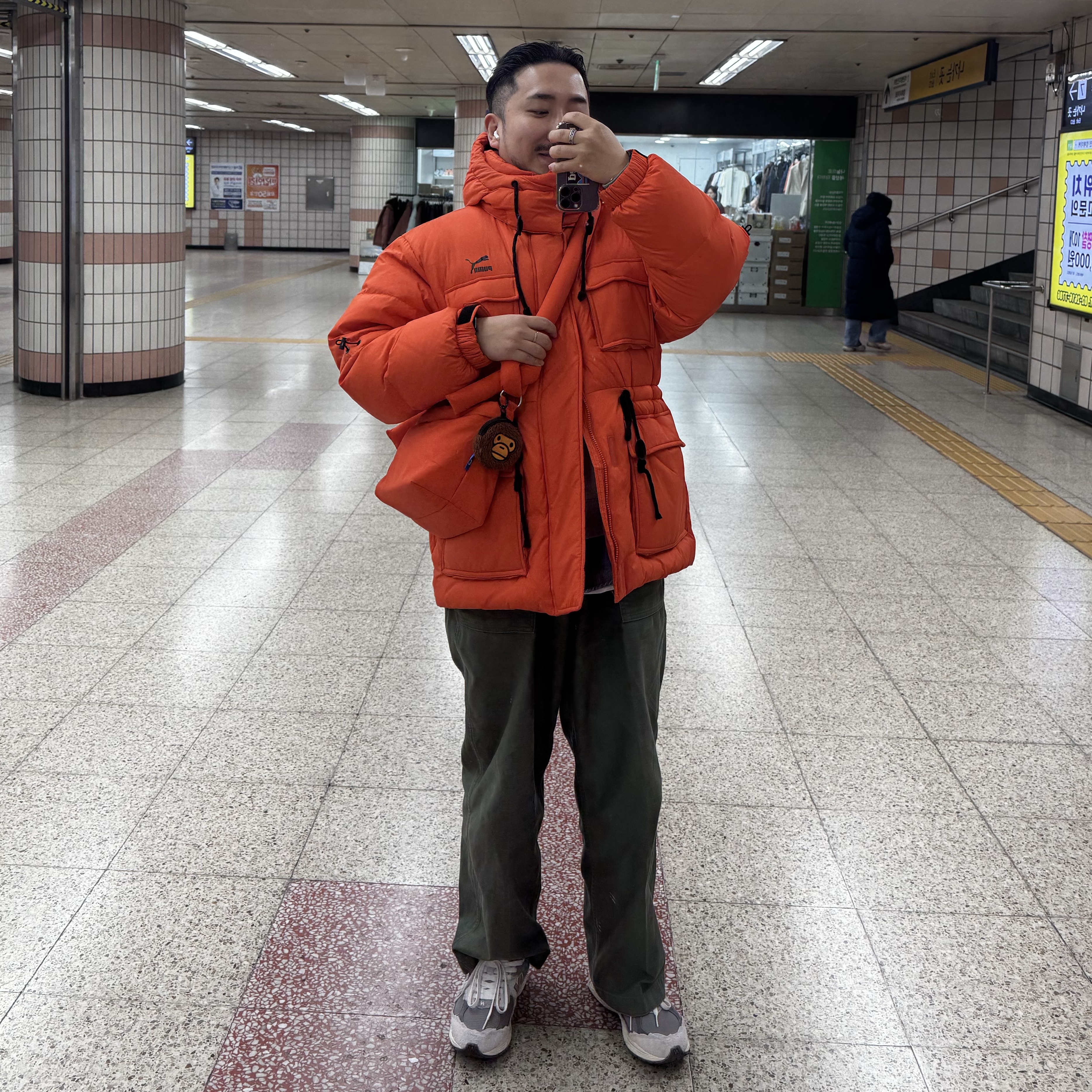 New Balance 2002R Protection Pack Rain Cloud, Puma All Time Challenger Down Jacket Vibrant Orange 착용 스타일