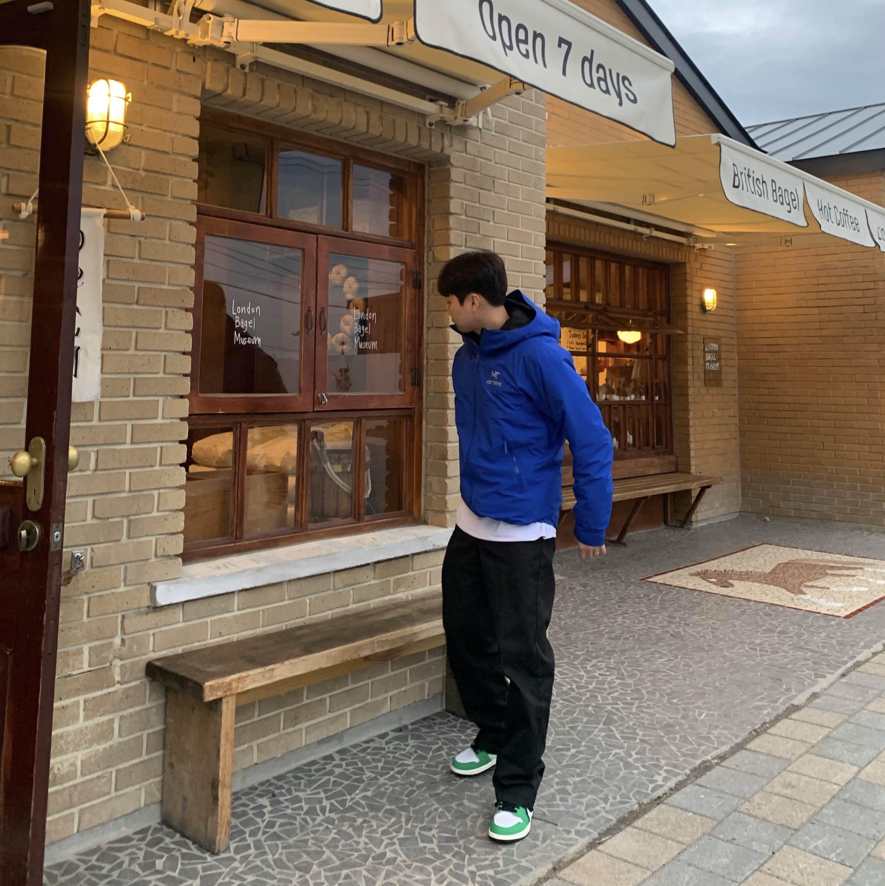 Arc'teryx Beta LT Jacket Vitality 착용 스타일