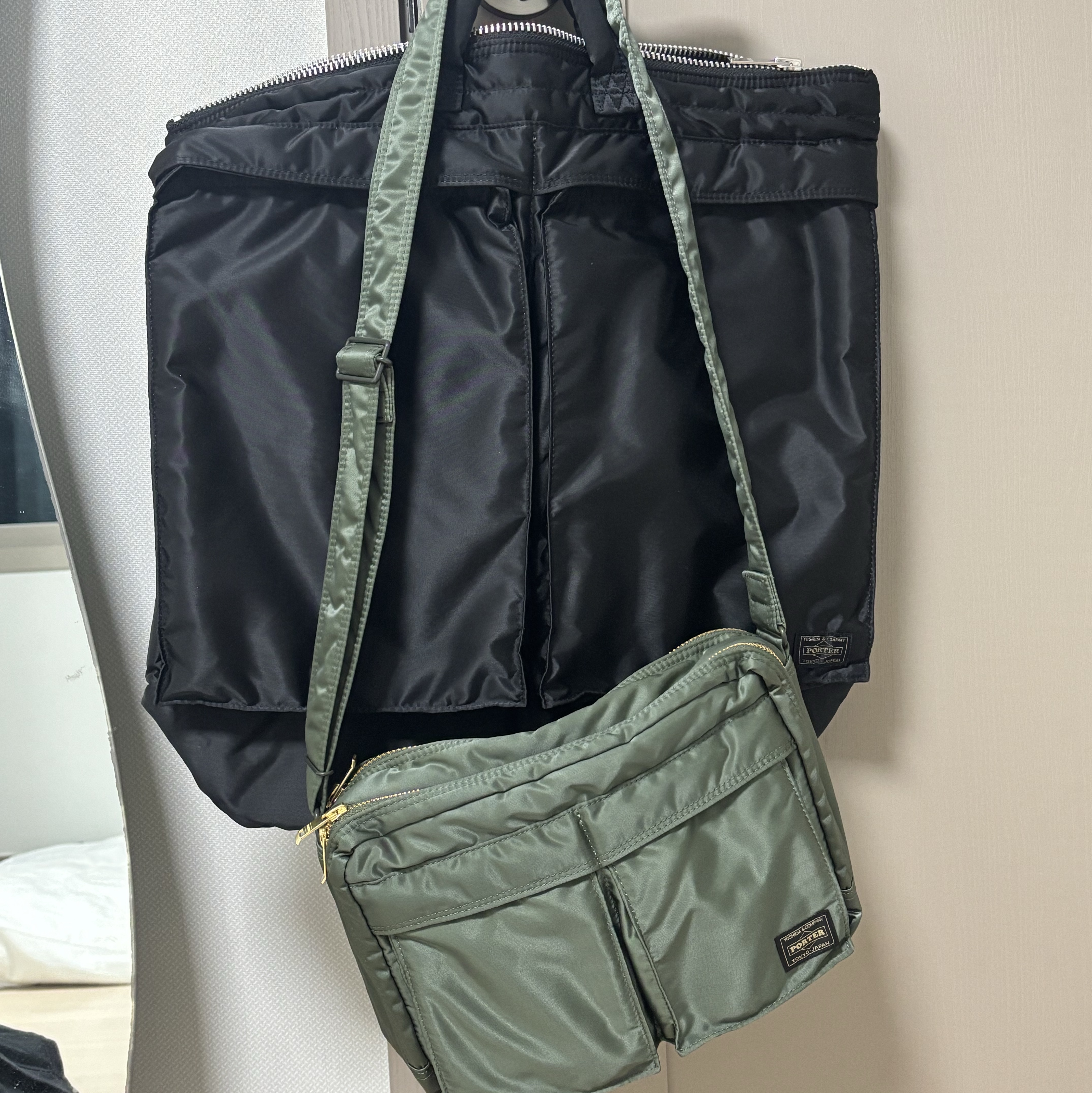 Porter All New Tanker Sling Bag Zip L Sage Green, Porter Tanker 2Way Helmet Bag Black 착용 스타일