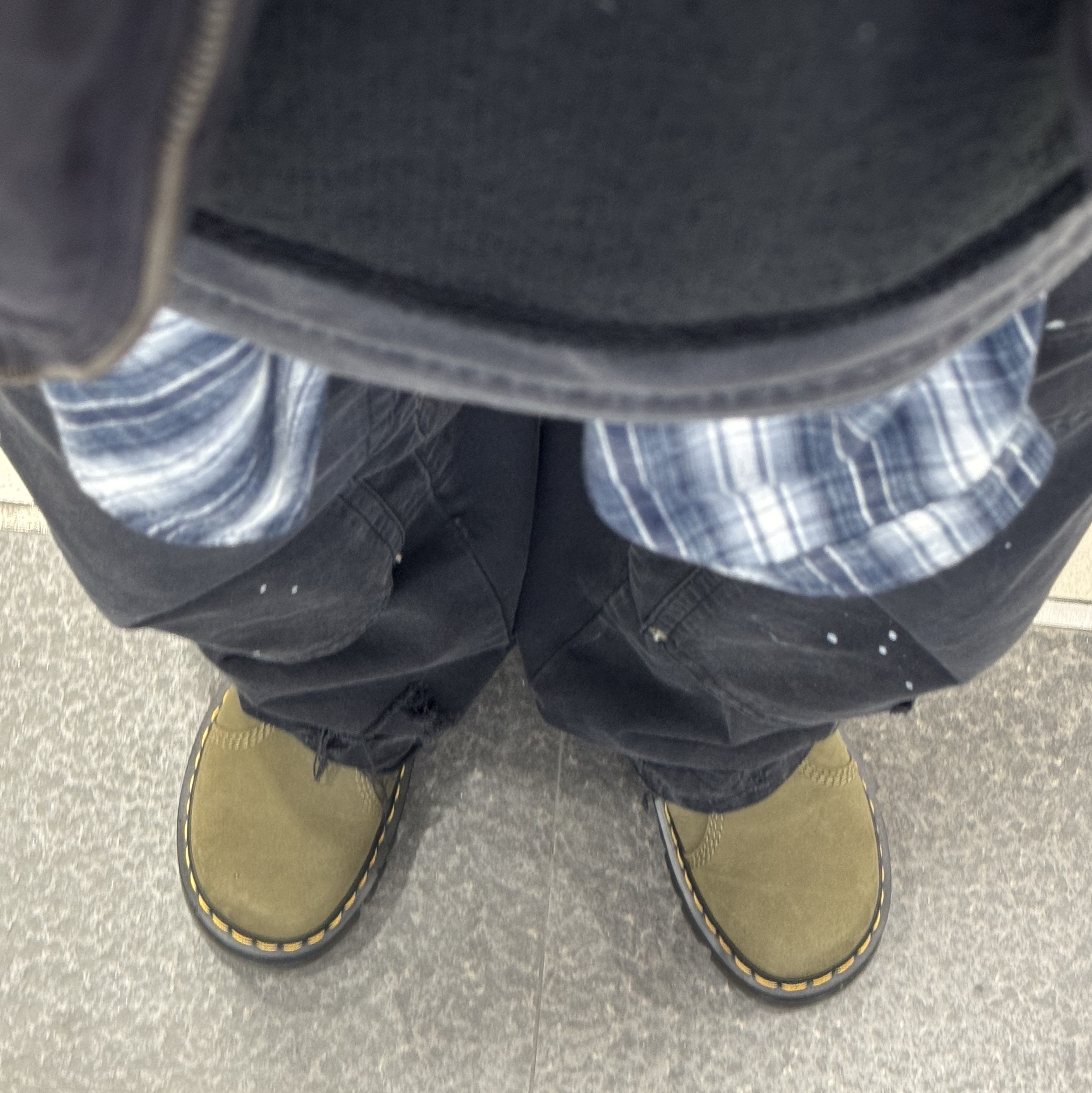 (W) Dr. Martens Zebzag Rigger Leather Boots DMS Olive 착용 스타일