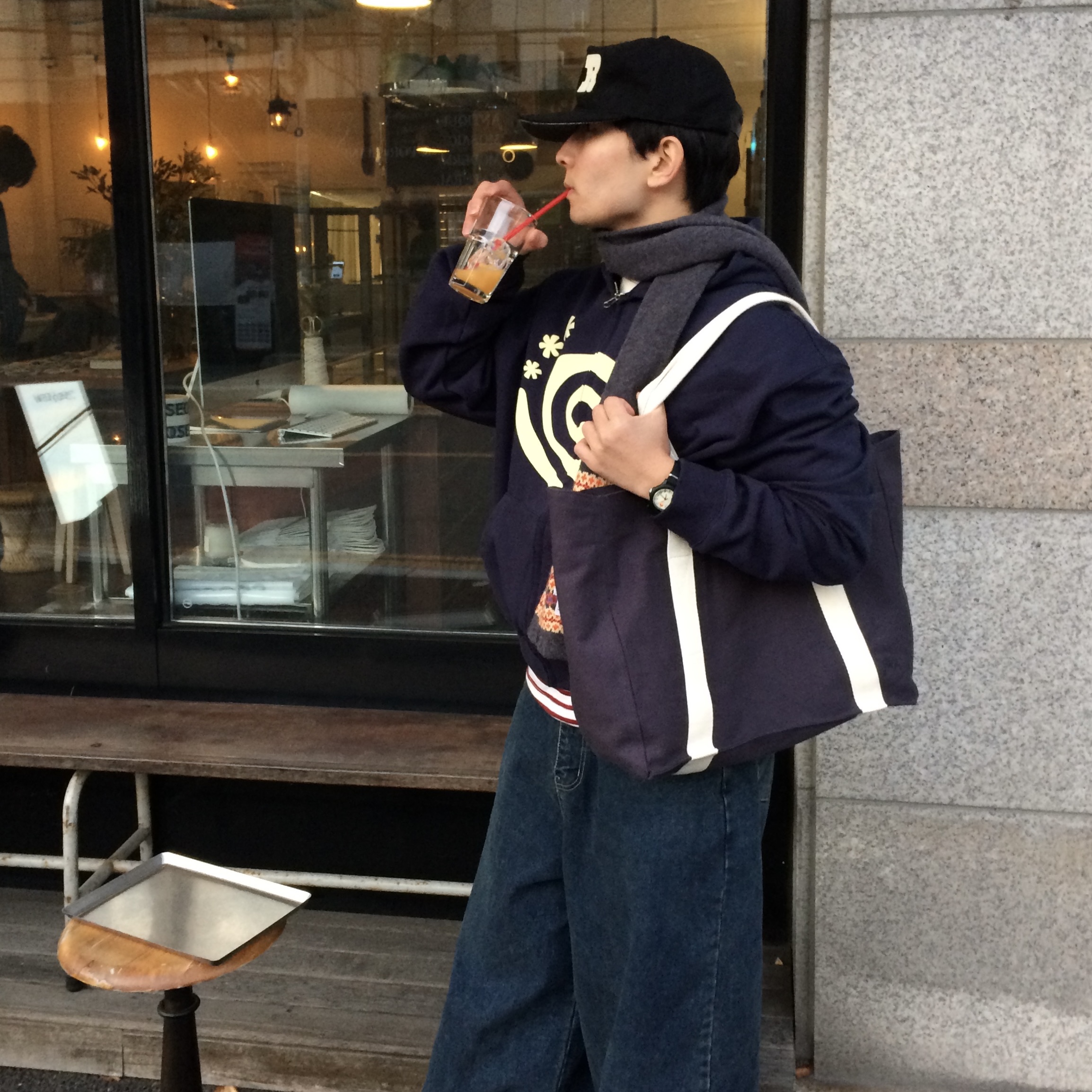 AMOU Molly Hoodie Zip Up Navy, AMOU Molly Hoodie Zip Up White Melange 착용 스타일 - 3