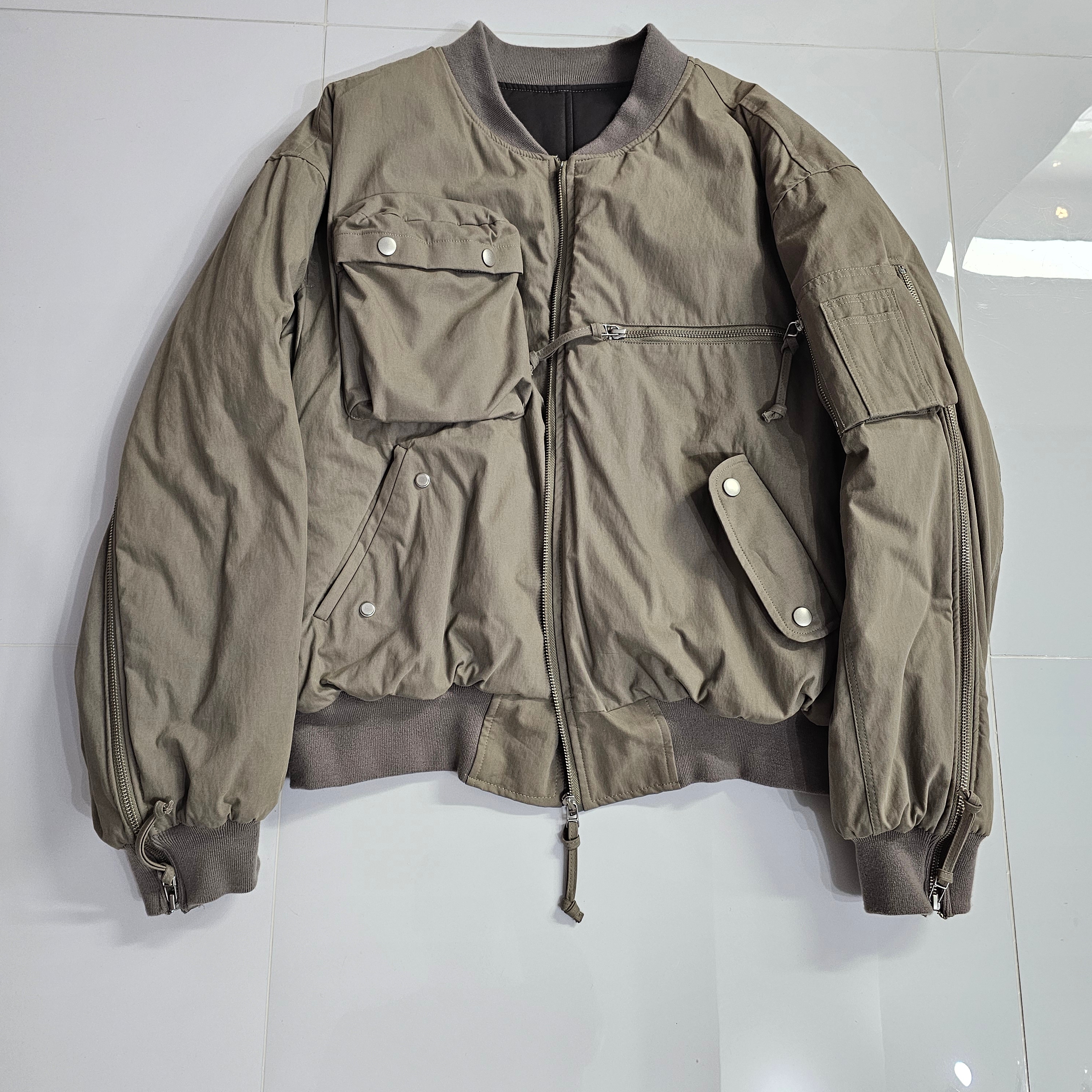 Grailz Multi Zipper Bomber Jacket Taupe 착용 스타일