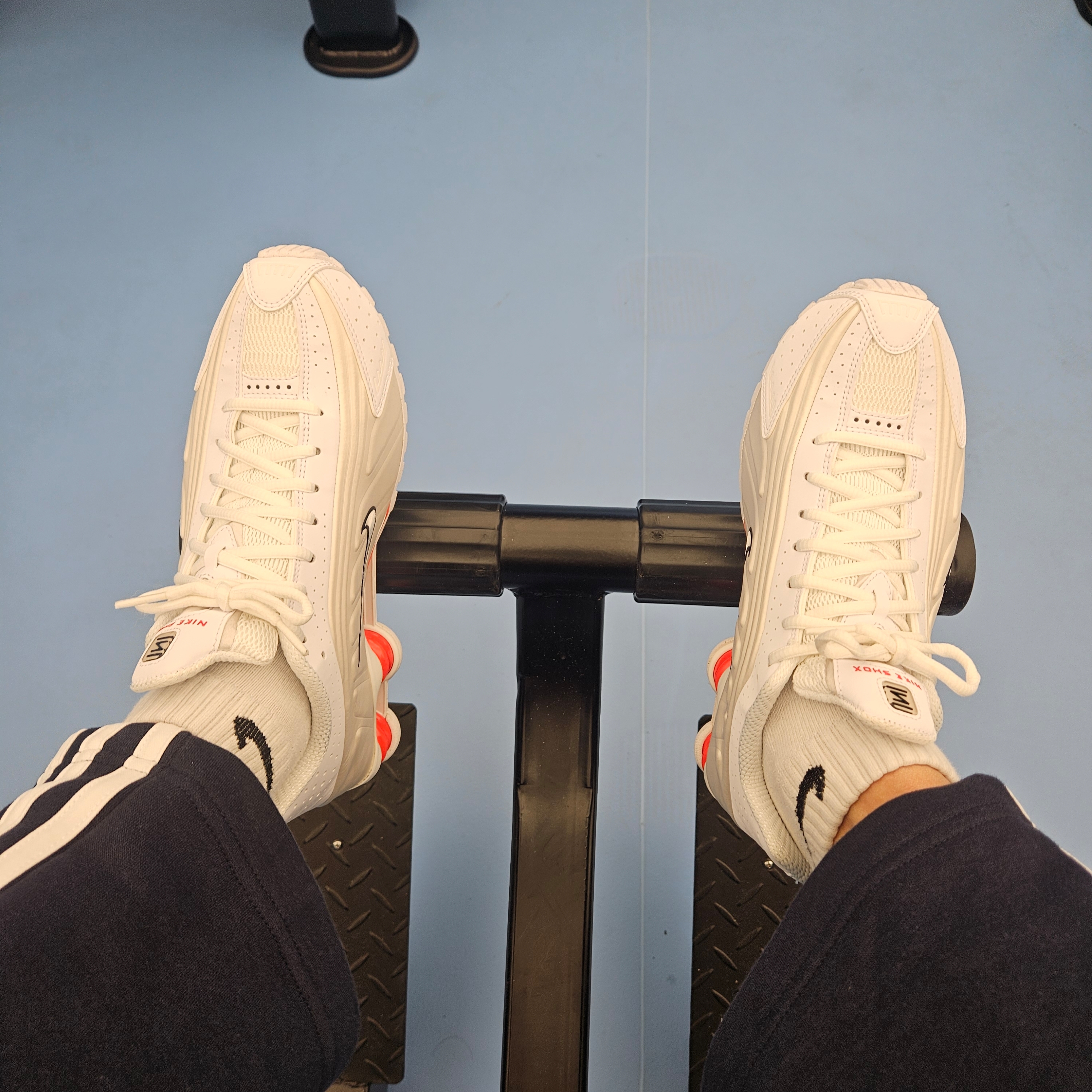 (W) Nike Shox R4 White Phantom 착용 스타일