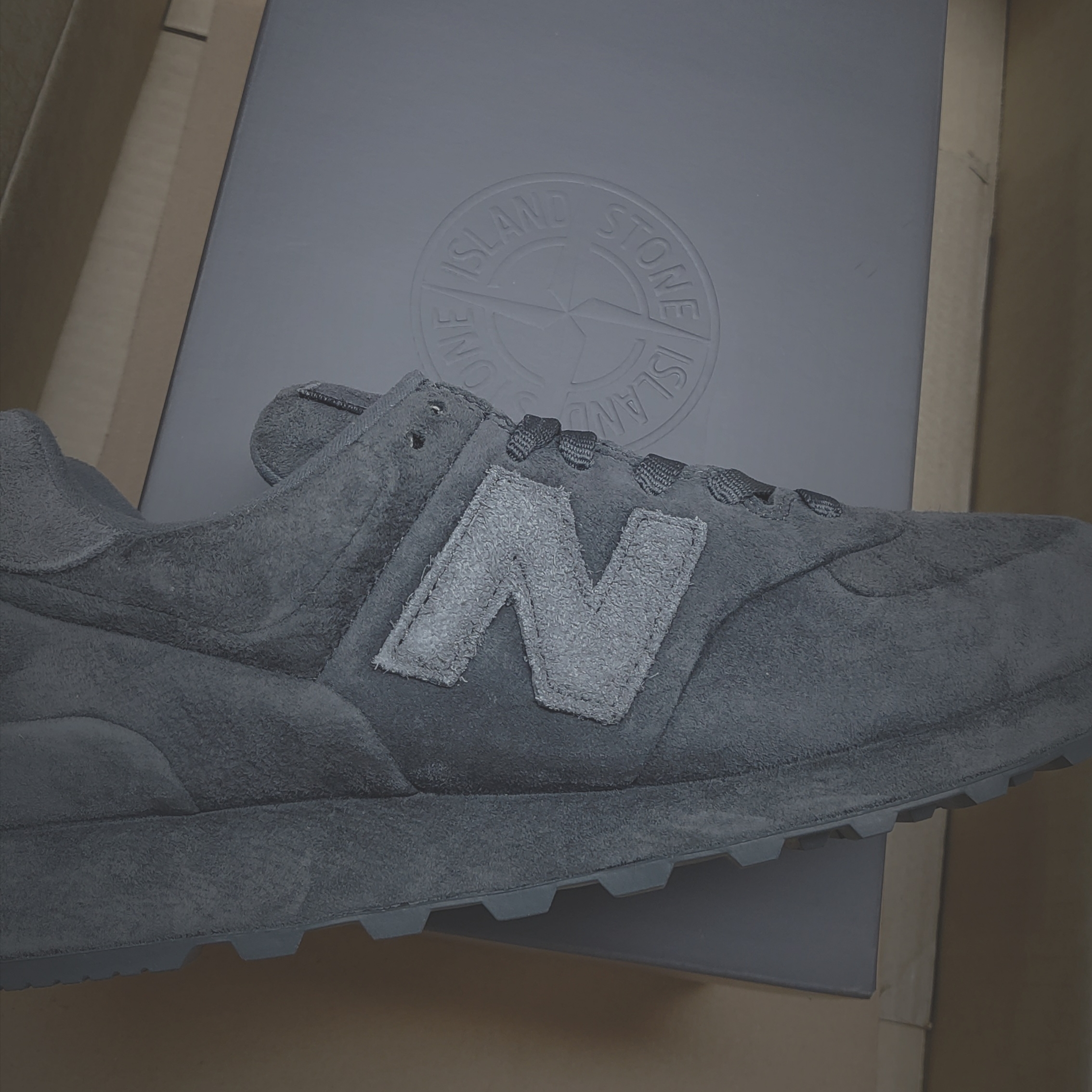 New Balance x Stone Island 574 Ghost Dark Grey 착용 스타일