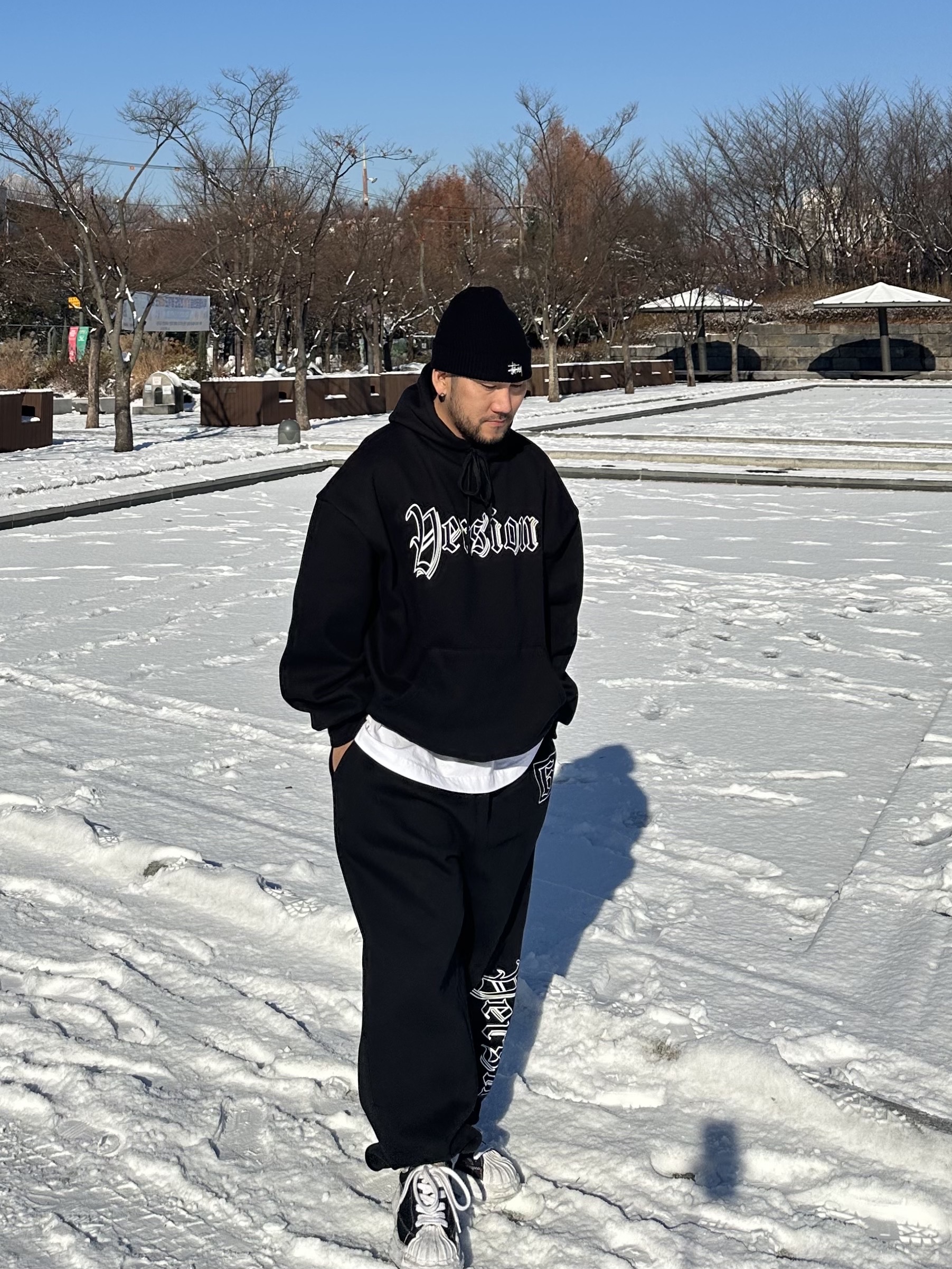 Stussy Basic Cuff Beanie Black, Maison Mihara Yasuhiro Blakey OG Sole Canvas Low-top Sneakers Black White 착용 스타일 - 2