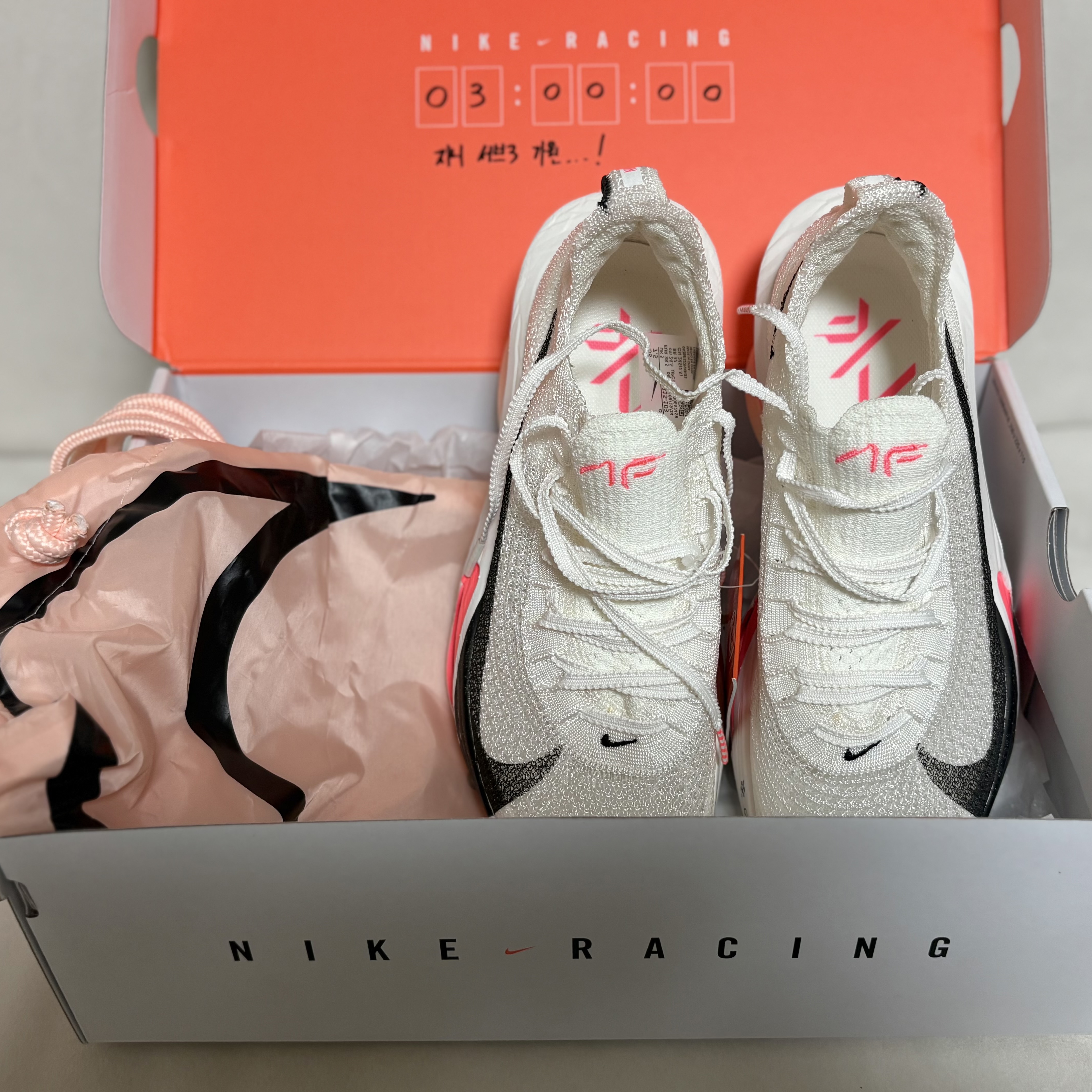 (W) Nike Air Zoom Alphafly Next% 3 Sail Crimson Tint 착용 스타일 - 1