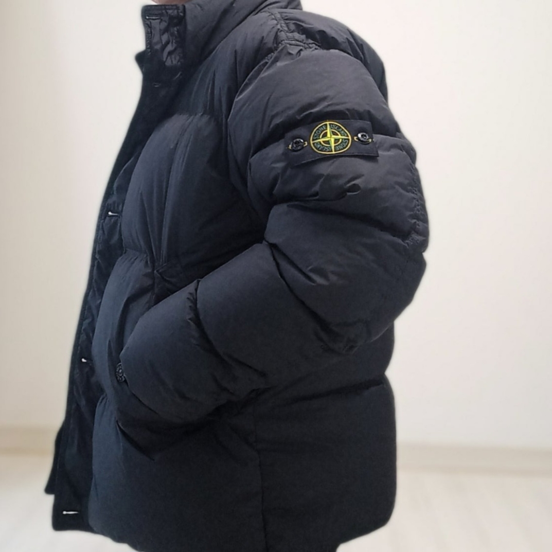Stone Island 40123 Garment Dyed Crinkle Reps R-NY Down Jacket Black - 24FW, New Balance x Stone Island 991v2 Made in UK Black 착용 스타일 - 1