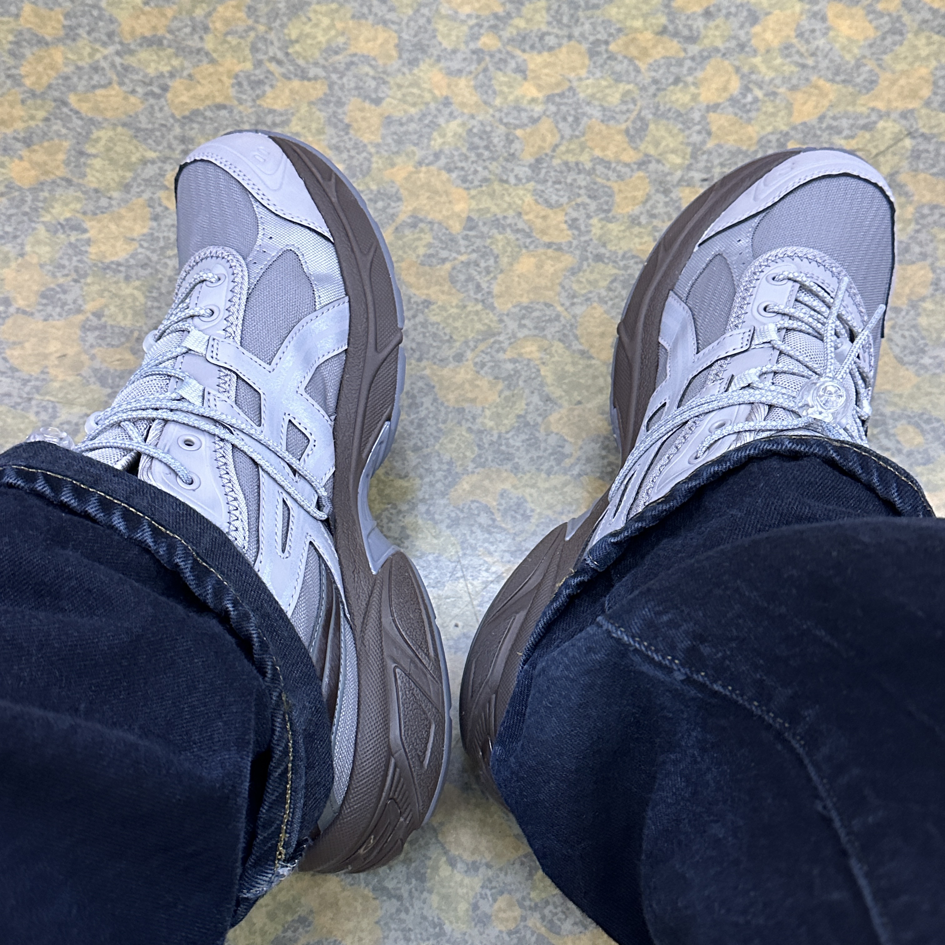 Asics x Atmos Pink x OJOS Gel-1130 RE Grey 착용 스타일