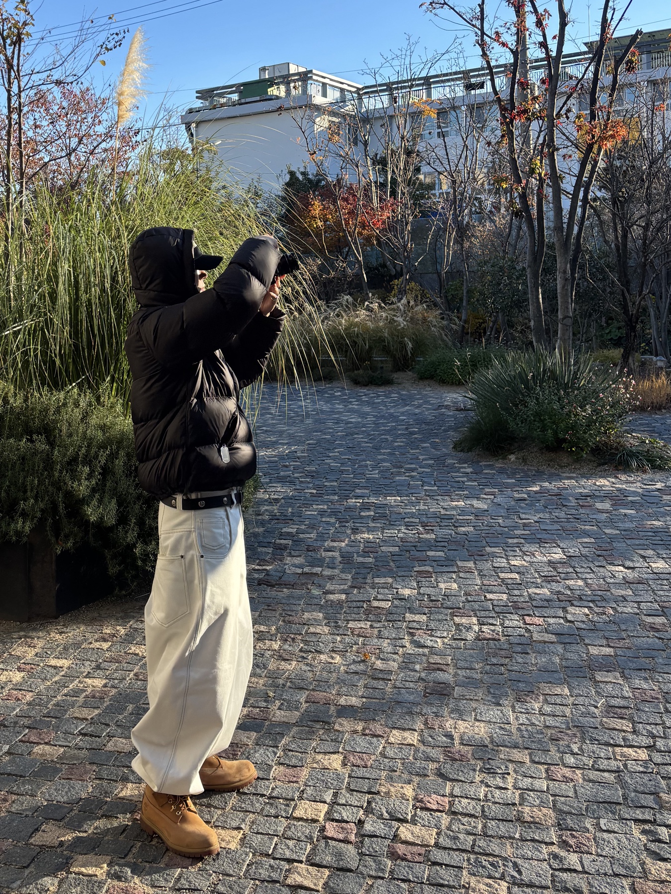 QT8 GARMENTS Duck Down Heavyweight Hoodie Jacket Black 착용 스타일 - 4