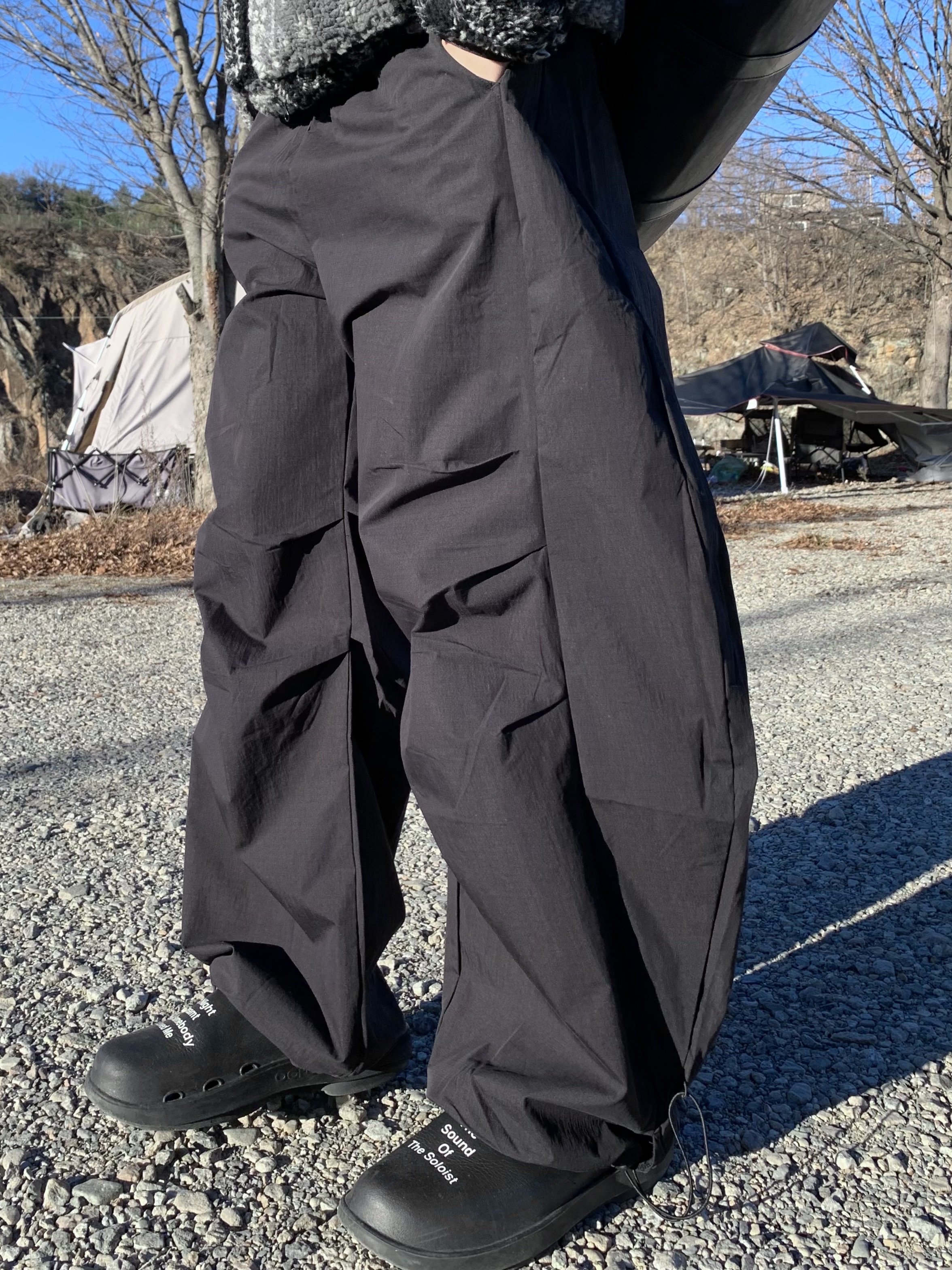 Chrome Hearts Horseshoe Denim Baseball Hat Black, Oofos x Takahiromiyashita The Soloist Last Night I Dreamed That Somebody Loved Me The Sound of The Soloist Clog Black 착용 스타일 - 3