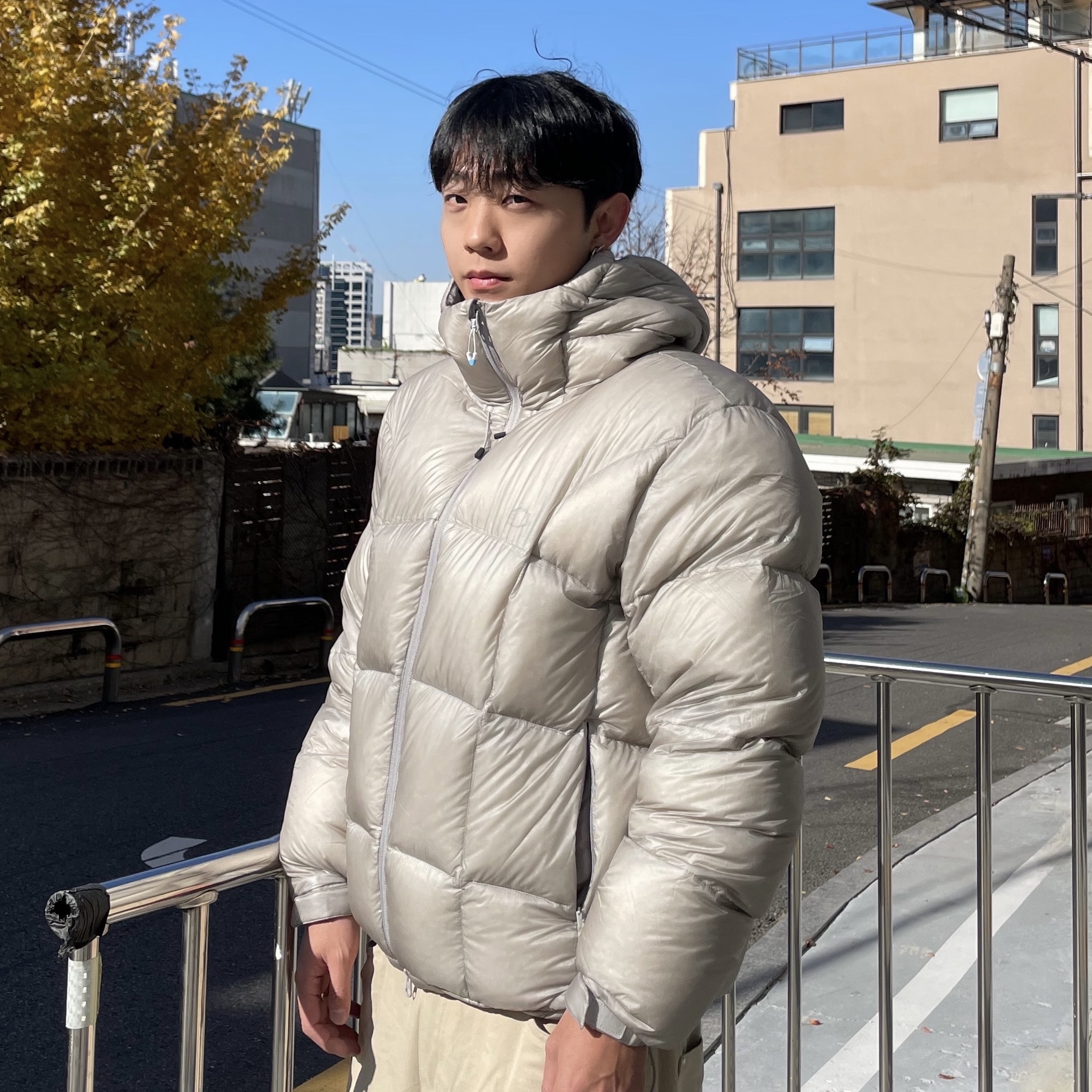 ZEROGRAM Ramona220 Goose Zeroexpedition Jacket Light Gray 착용 스타일 - 2