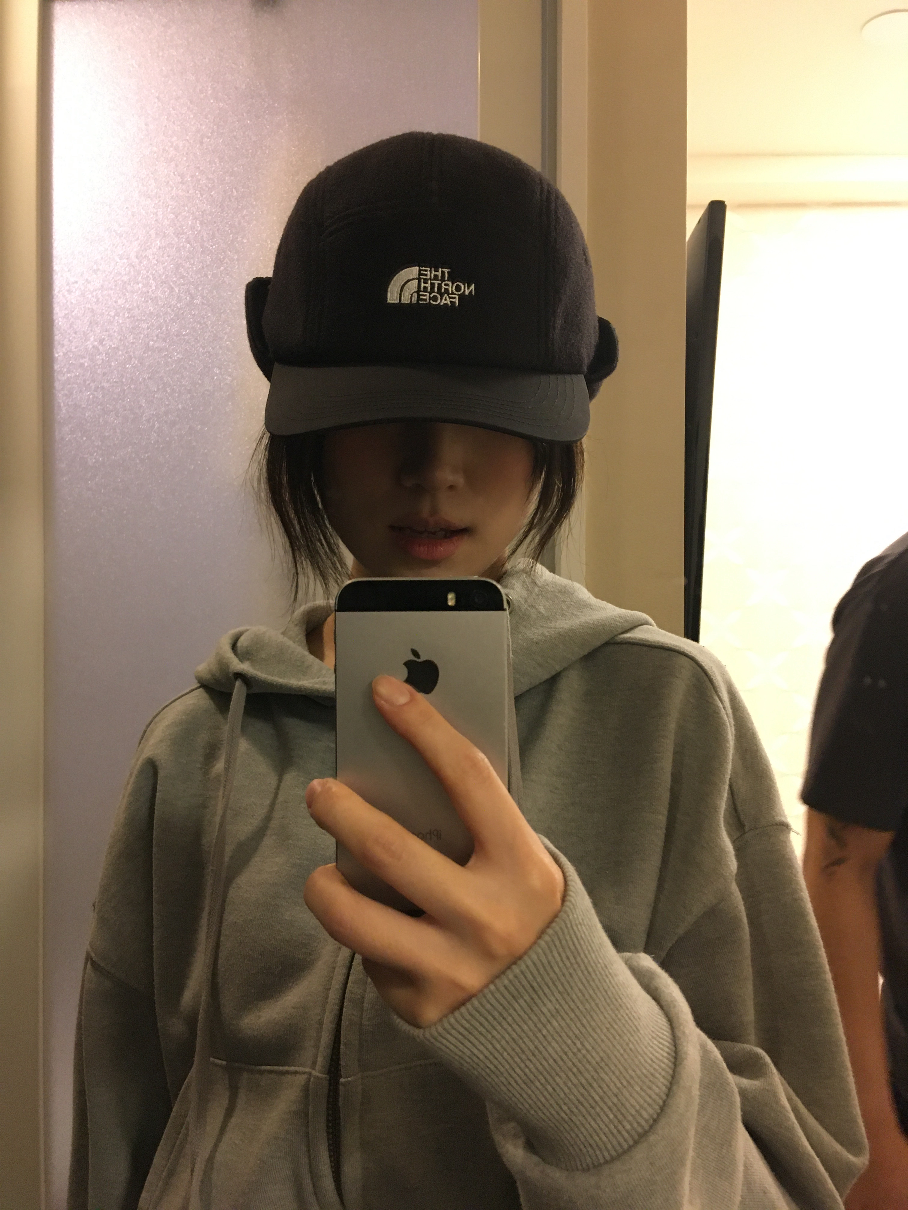 The North Face Fleece Earmuff Cap EX Black 착용 스타일