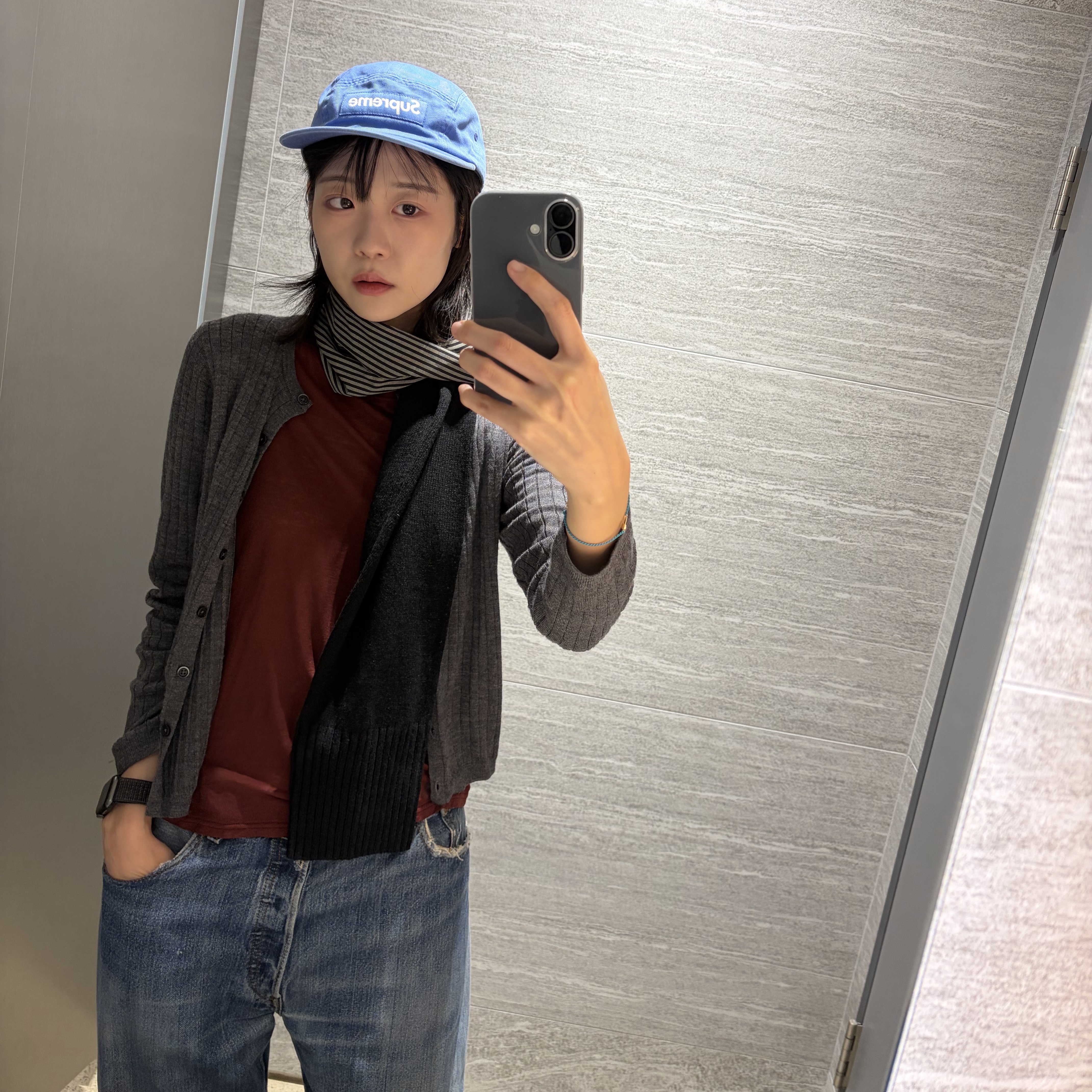 Perverze Women Double Sleeve Scarf Black - 25FW, Supreme Washed Chino Twill Camp Cap Light Royal - 24SS 착용 스타일 - 1