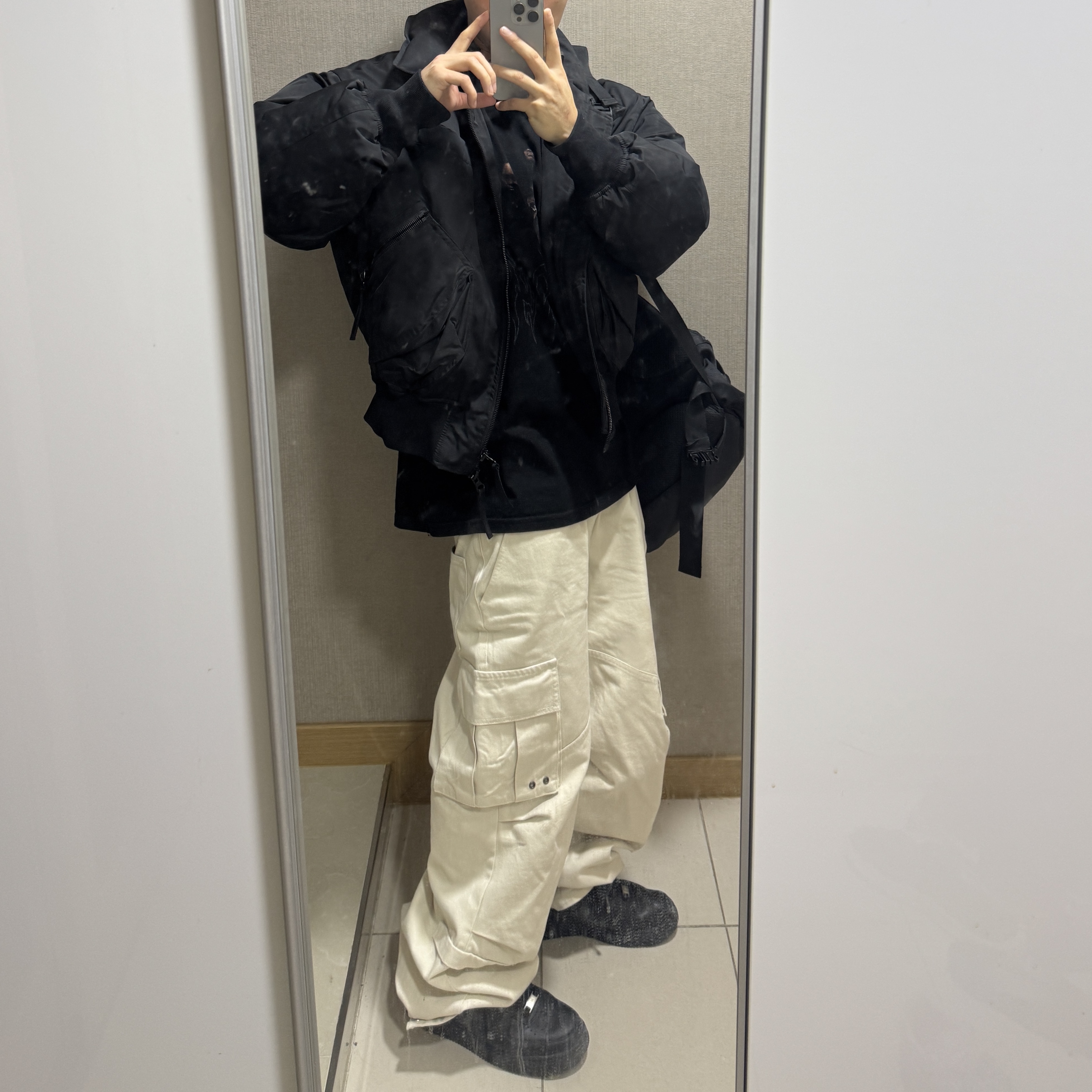 Nike Air Force 1 '07 Low Triple Black 착용 스타일