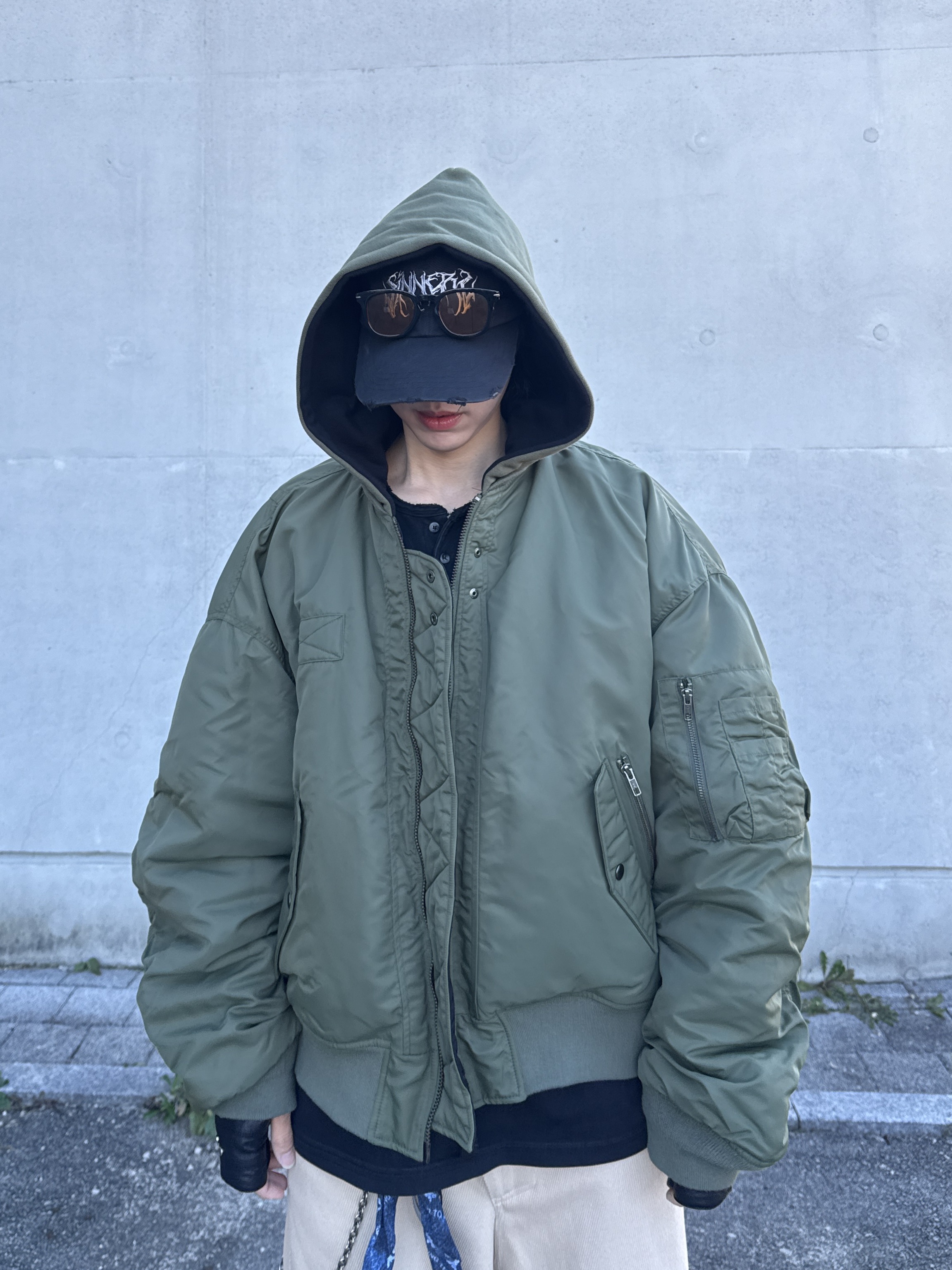 Kamien Titan Baggy Pants Beige, Kamien x MJD Double Hole Belt Black Shearling Calfskin 착용 스타일 - 4