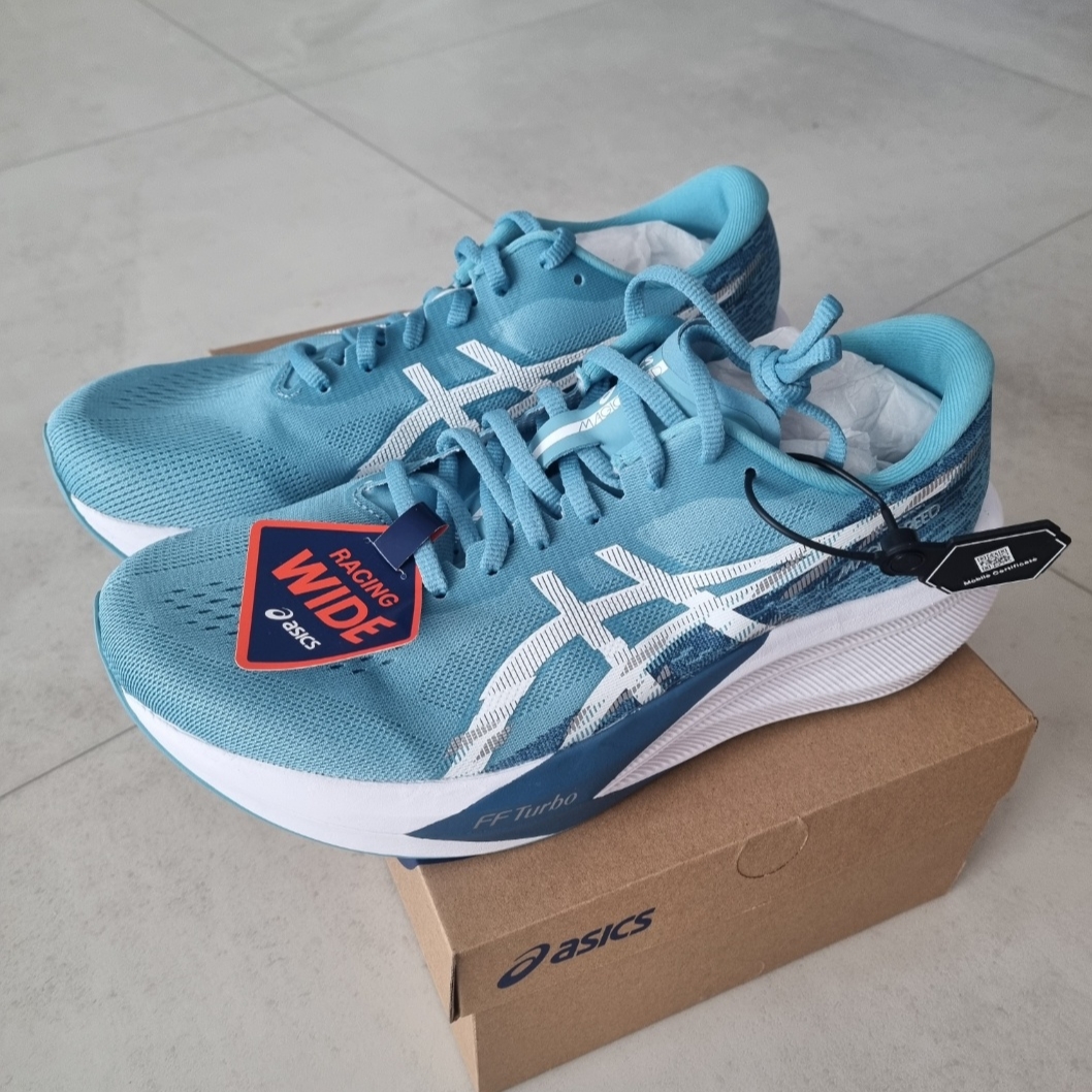 Asics Magic Speed 4 Stillwater White - 2E Wide 착용 스타일 - 1
