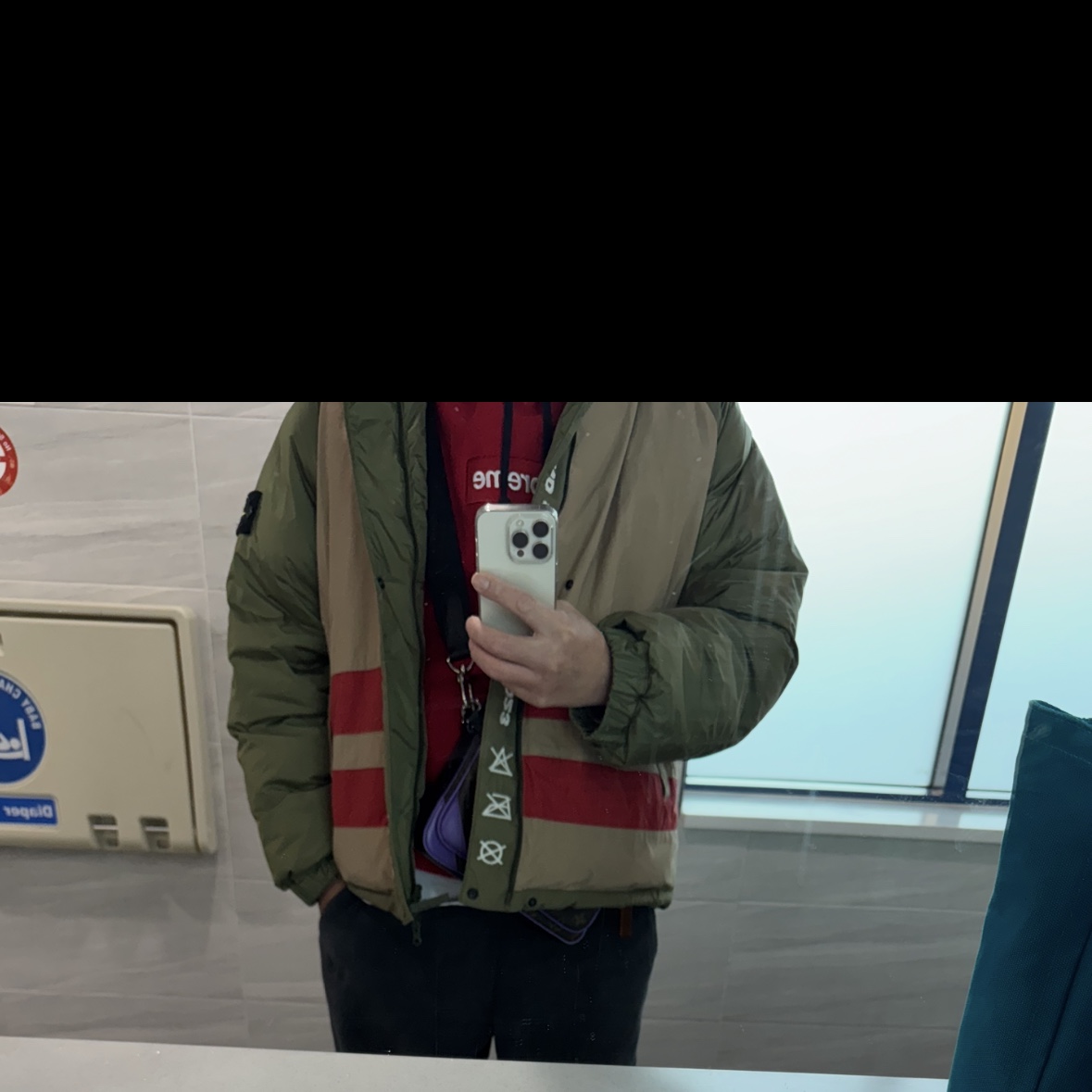 Supreme Box Logo Hooded Sweatshirt Multicolor - 24FW, Supreme x Stone Island Reversible Down Puffer Jacket Olive - 23FW 착용 스타일
