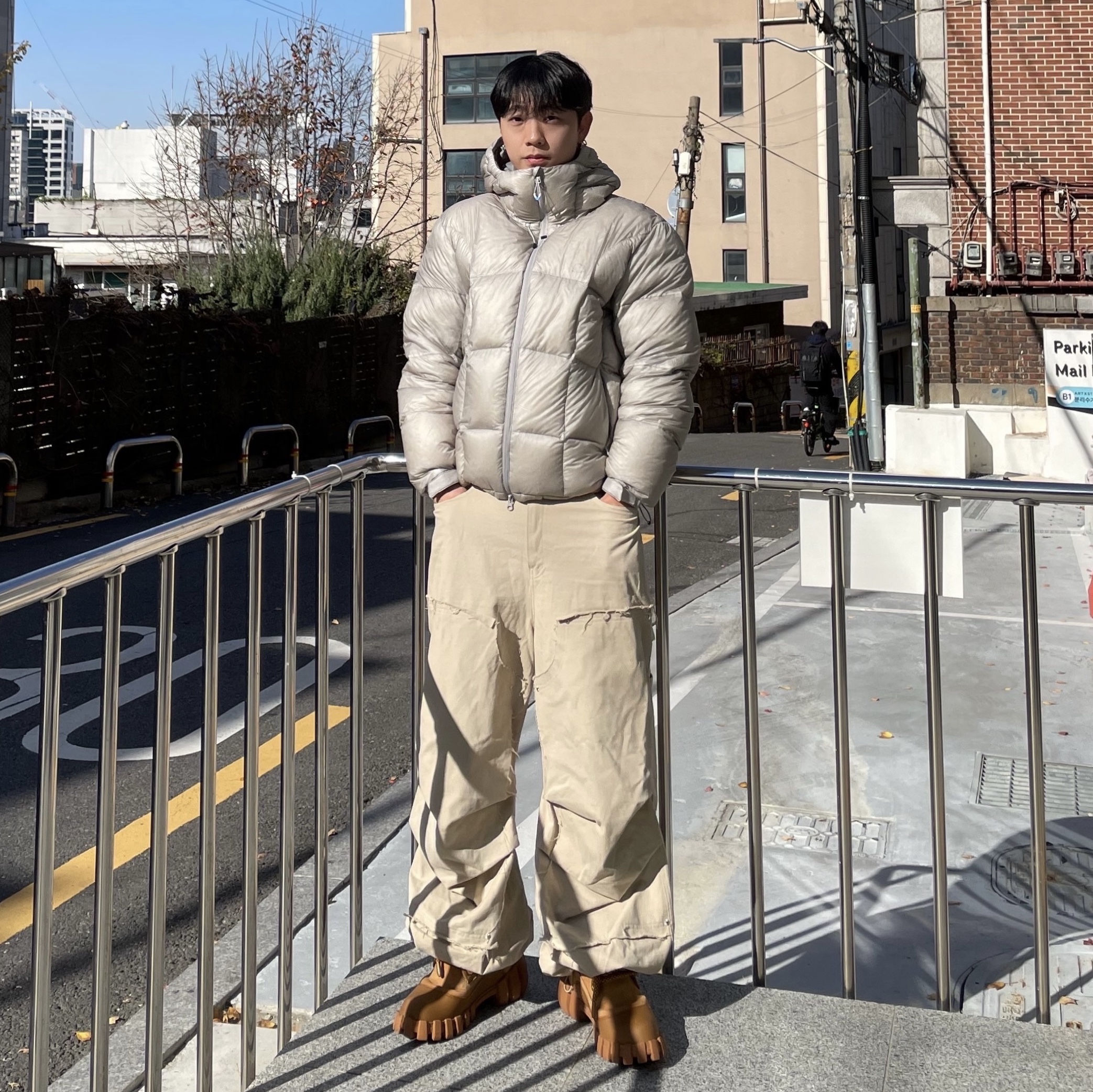 ZEROGRAM Ramona220 Goose Zeroexpedition Jacket Light Gray 착용 스타일 - 1