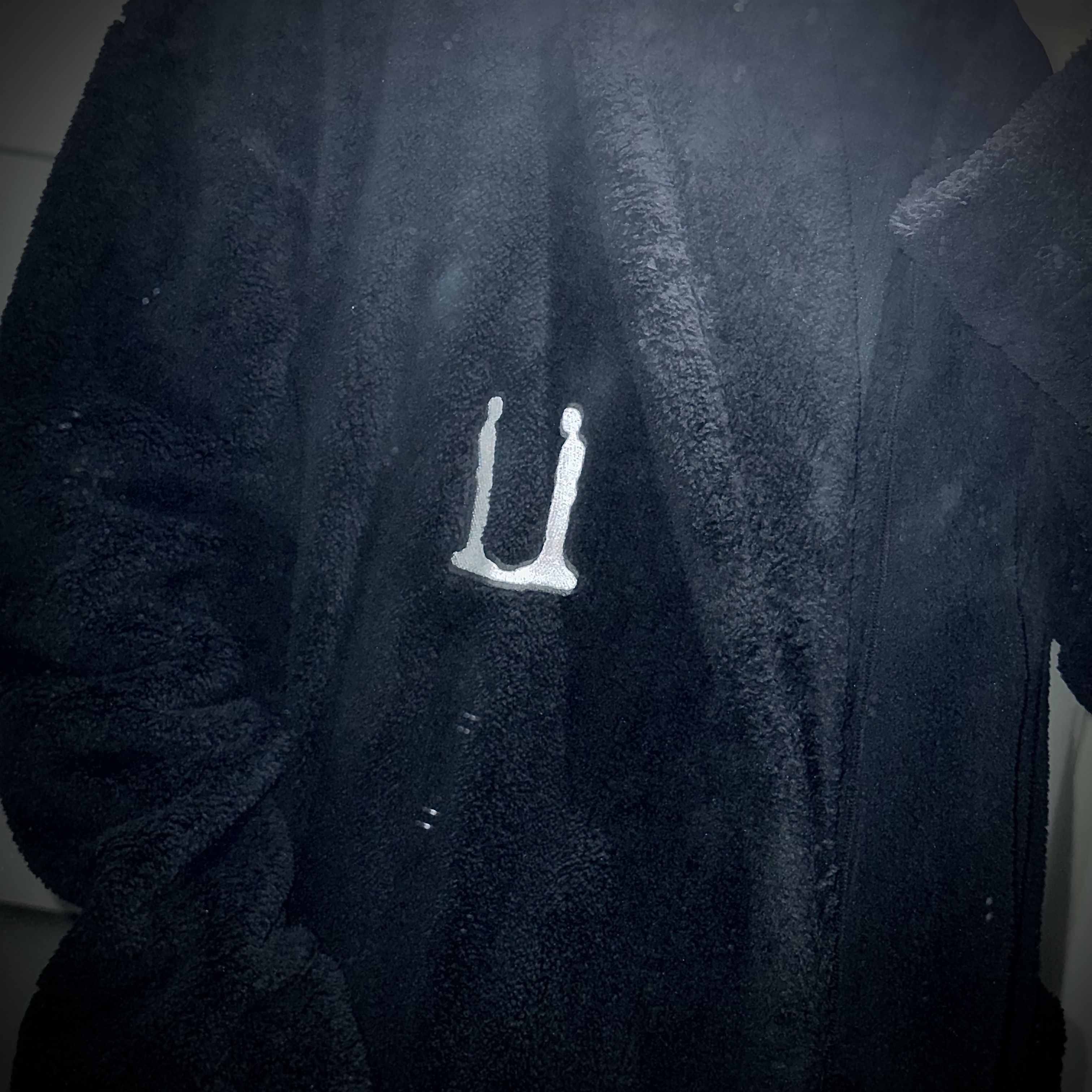 G-DRAGON Ubermensch Robe Black 착용 스타일