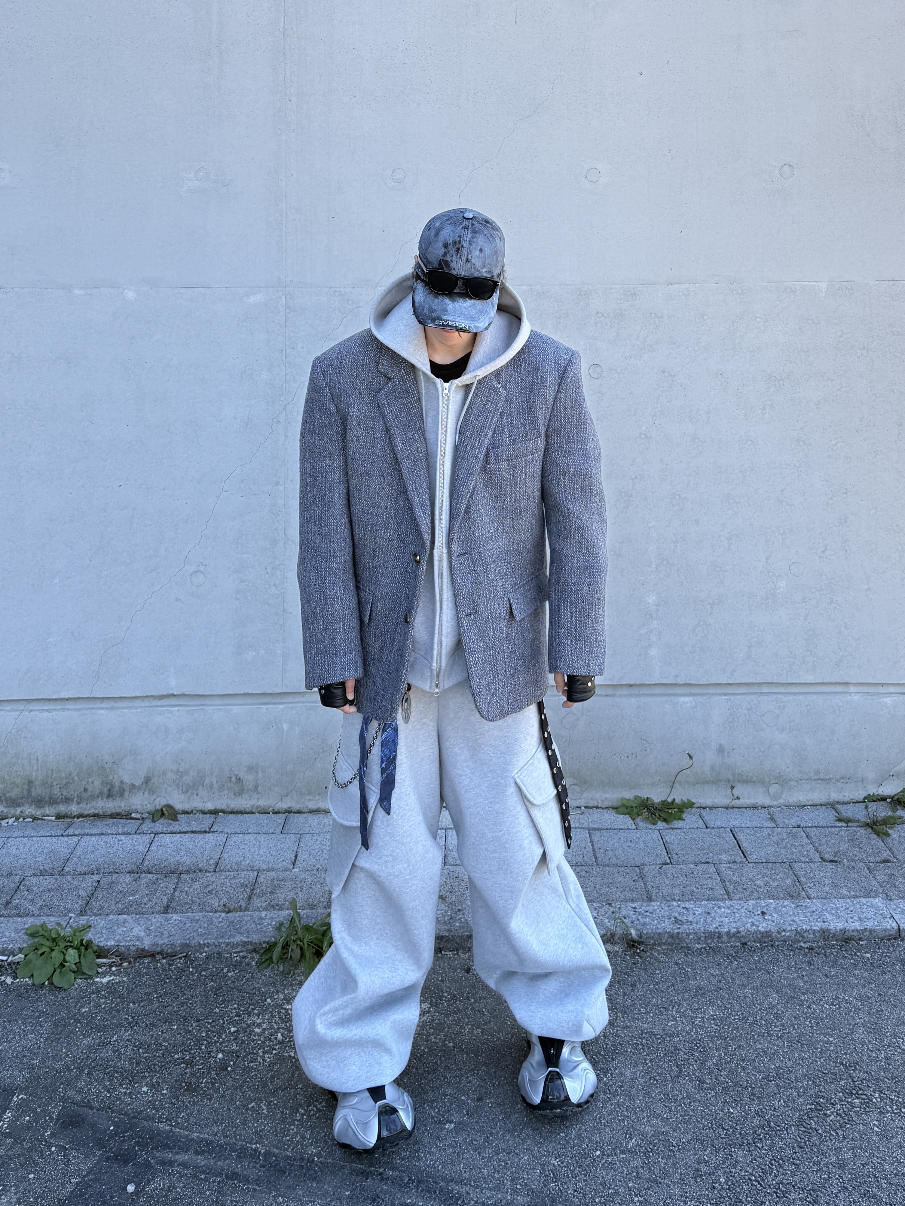 MJD X KOIN SEOUL Wide Cargo Sweat Pants, Balenciaga Basketball Sneakers Silver Black 착용 스타일 - 6