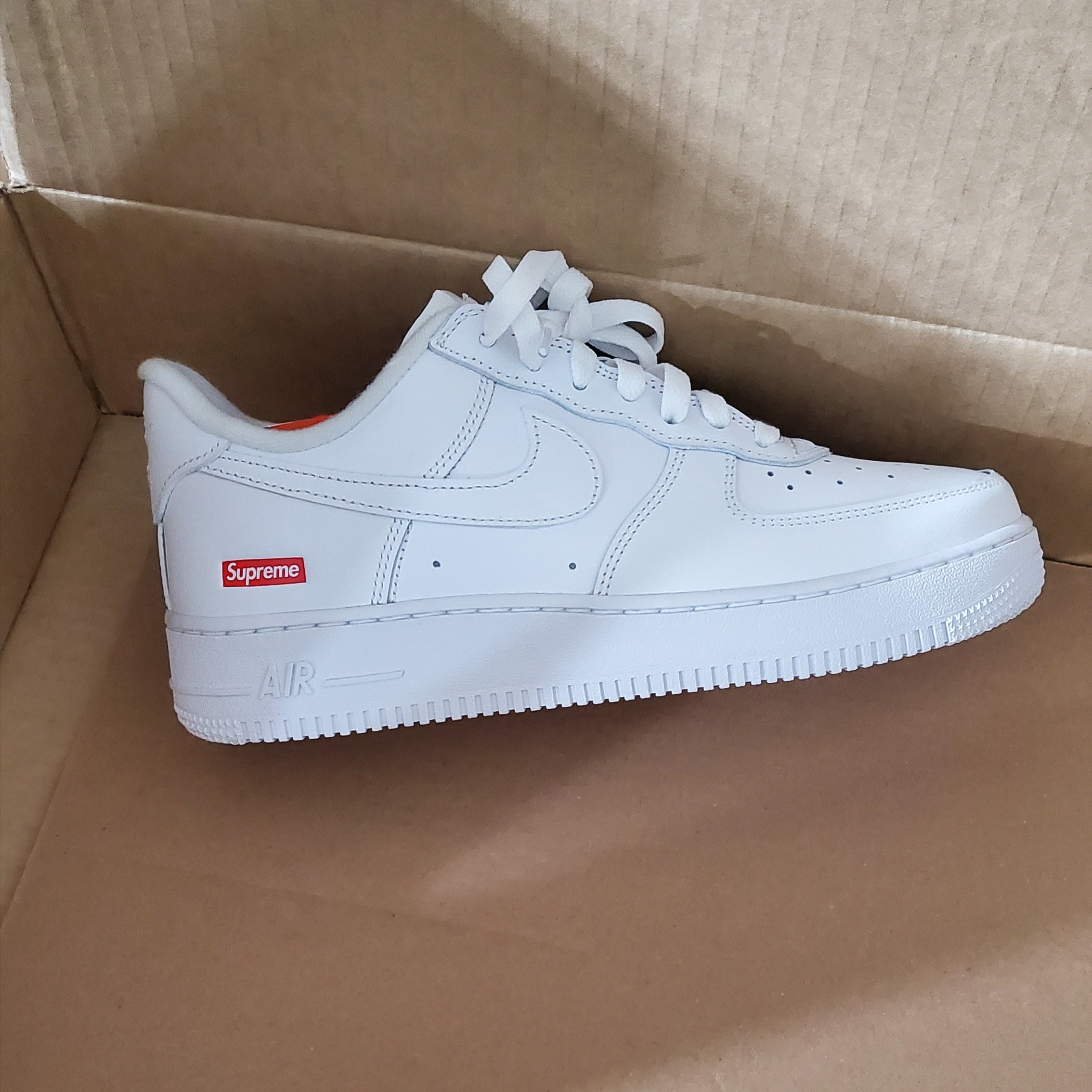 Nike x Supreme Air Force 1 Low White 착용 스타일