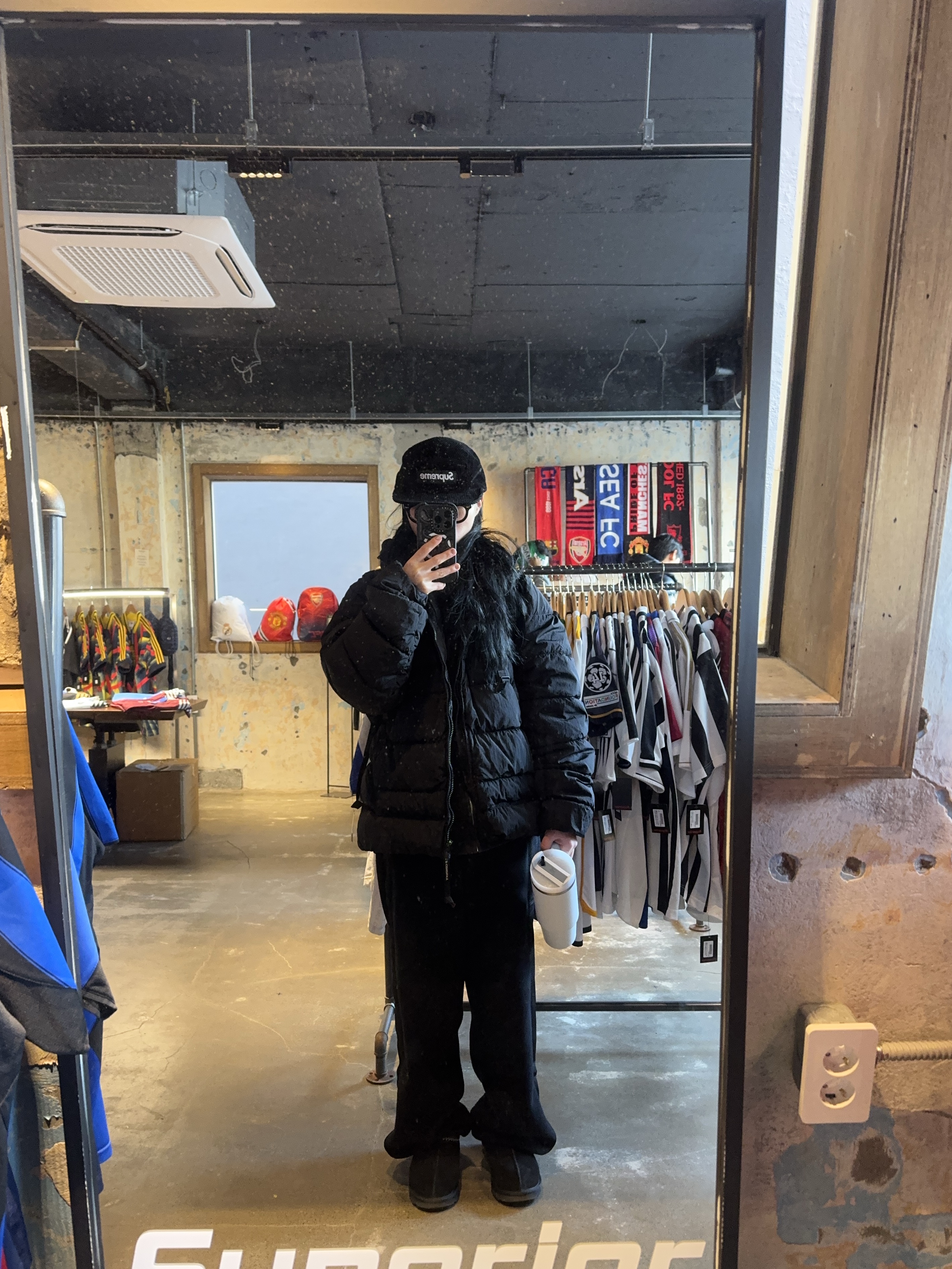 C.P. Company Chrome-R Goggle Down Jacket Black - 25FW, UGG Tasman II Slipper Black 착용 스타일 - 2