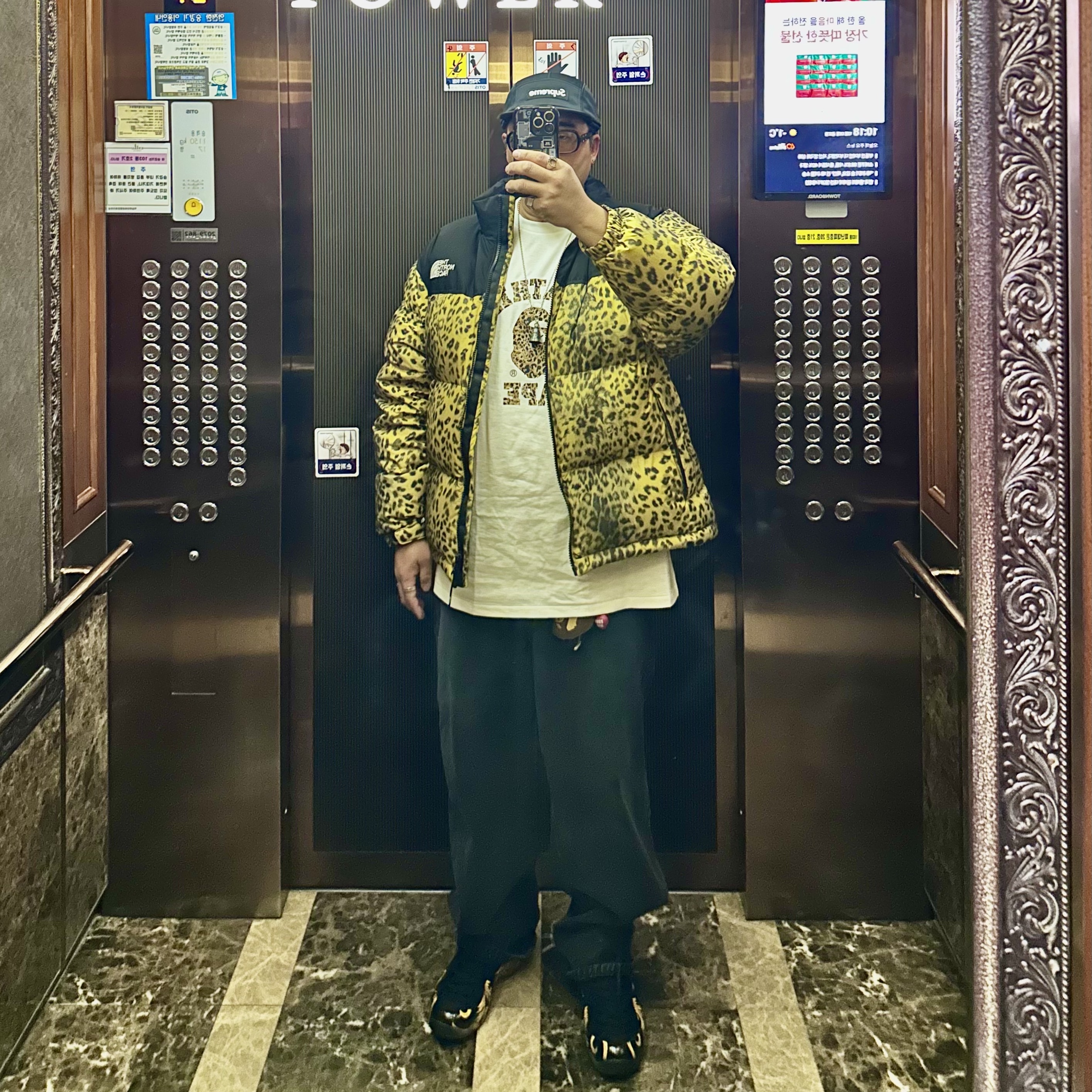 Supreme Windstopper Earflap Camp Cap Black - 24FW, Gentle Monster x Maison Margiela MM114 Black Clear 착용 스타일 - 1