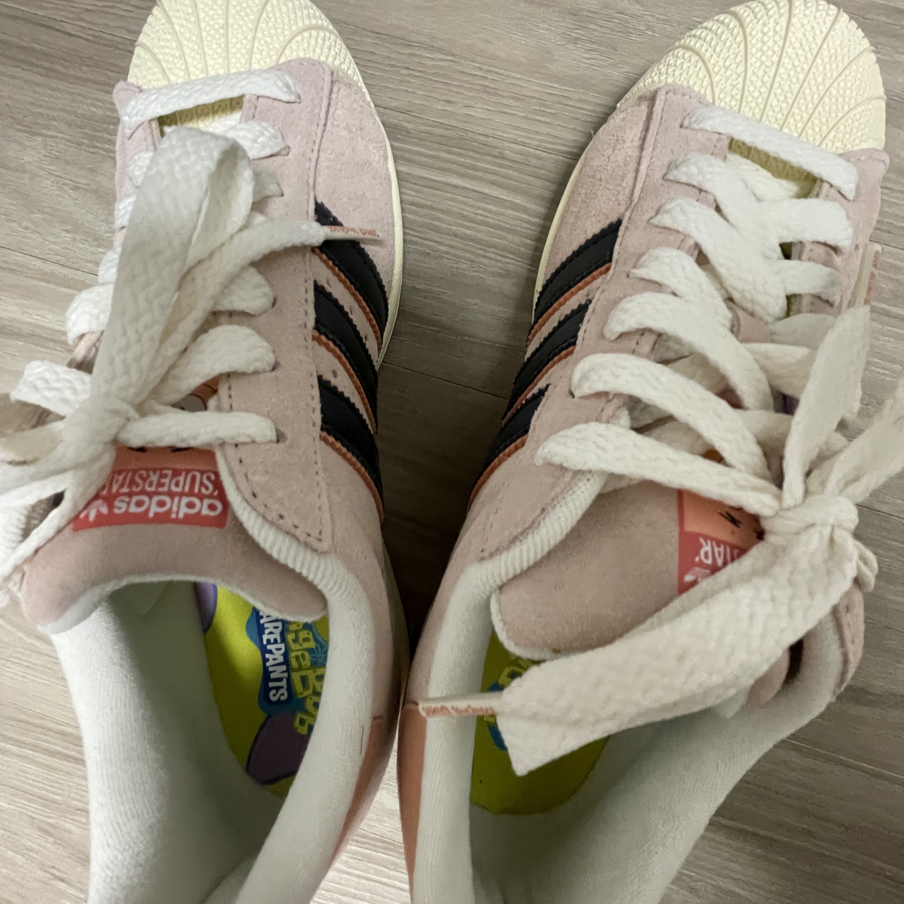 Adidas x Spongebob Patrick Superstar Black Core Black 착용 스타일
