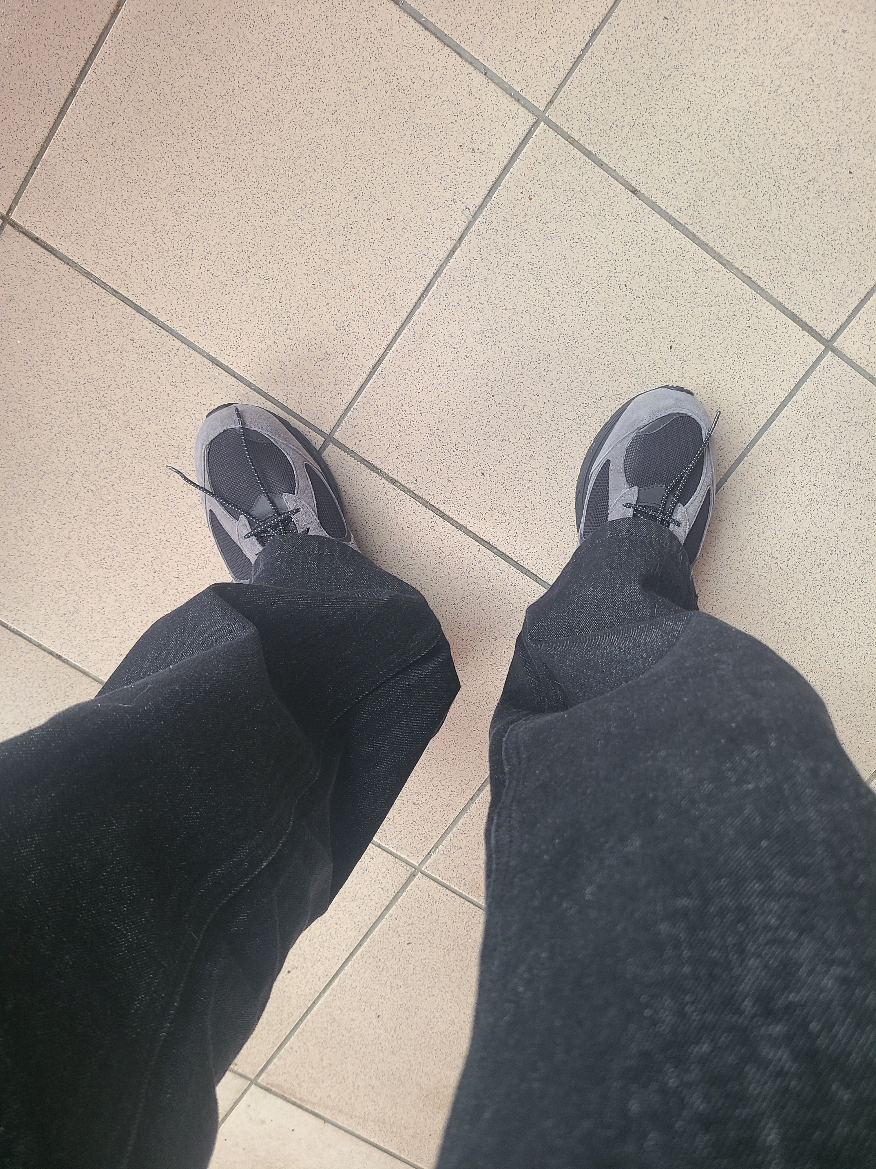 New Balance x JJJJound 2002R Gore-Tex Charcoal, Arc'teryx Beta Jacket Black 착용 스타일 - 4