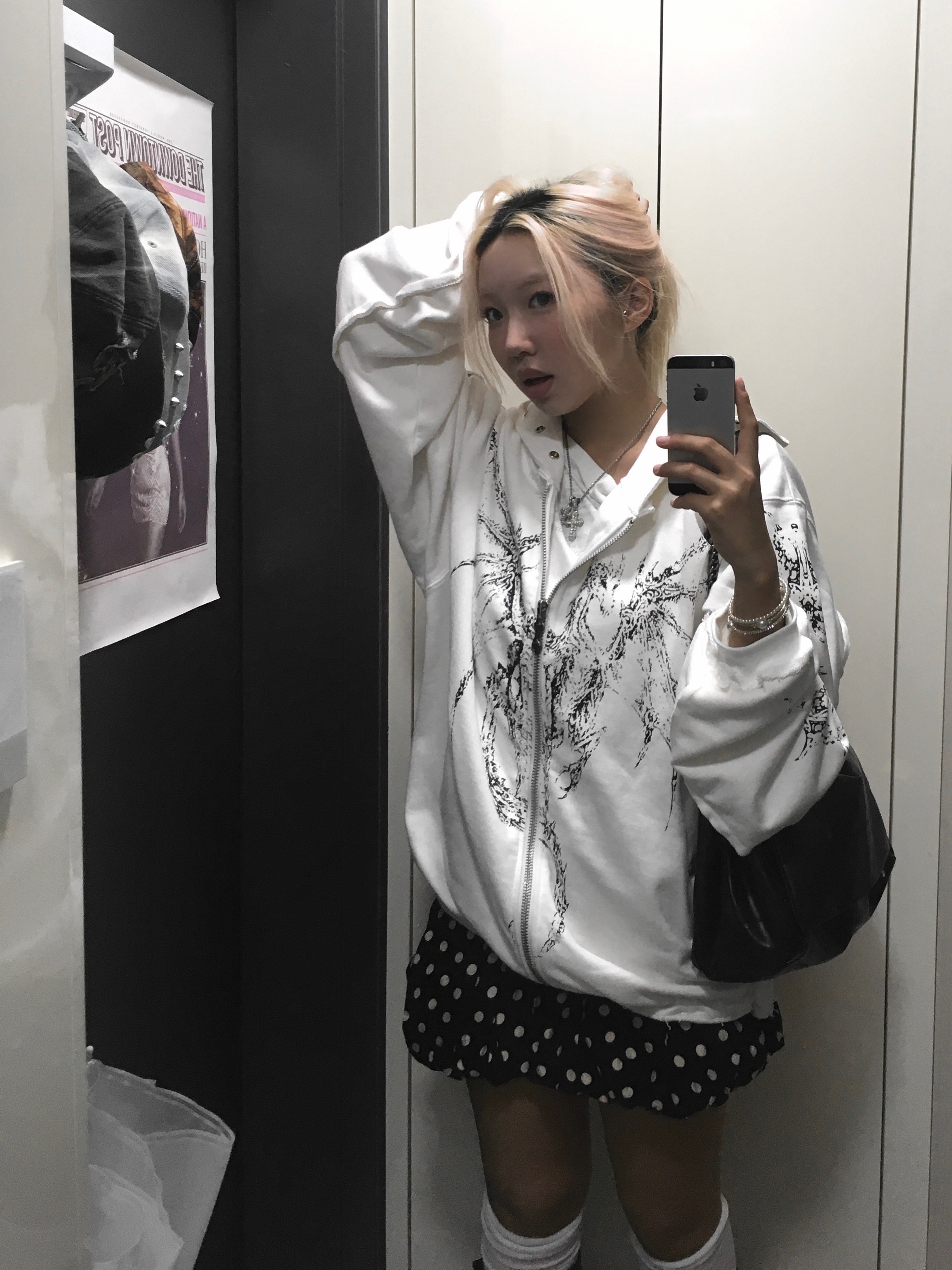 Thug Club Dragon Stud Zip-Up Hoodie White 착용 스타일 - 2