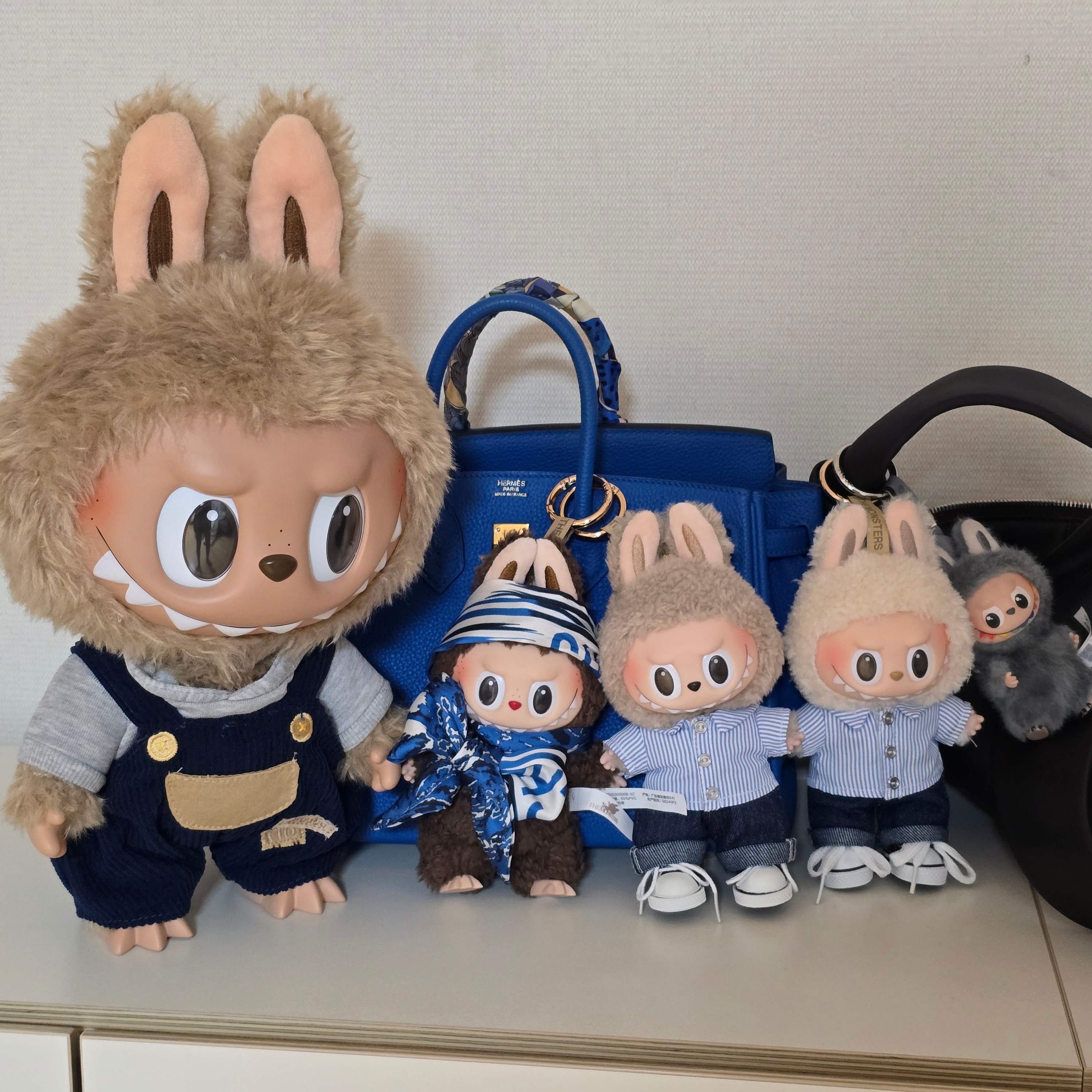 Pop Mart Labubu The Monsters Labubu Tasty Macarons Series Chestnut Cocoa Keyring (Opened Case), Pop Mart Labubu Time To Chill Vinyl Plush Doll 착용 스타일