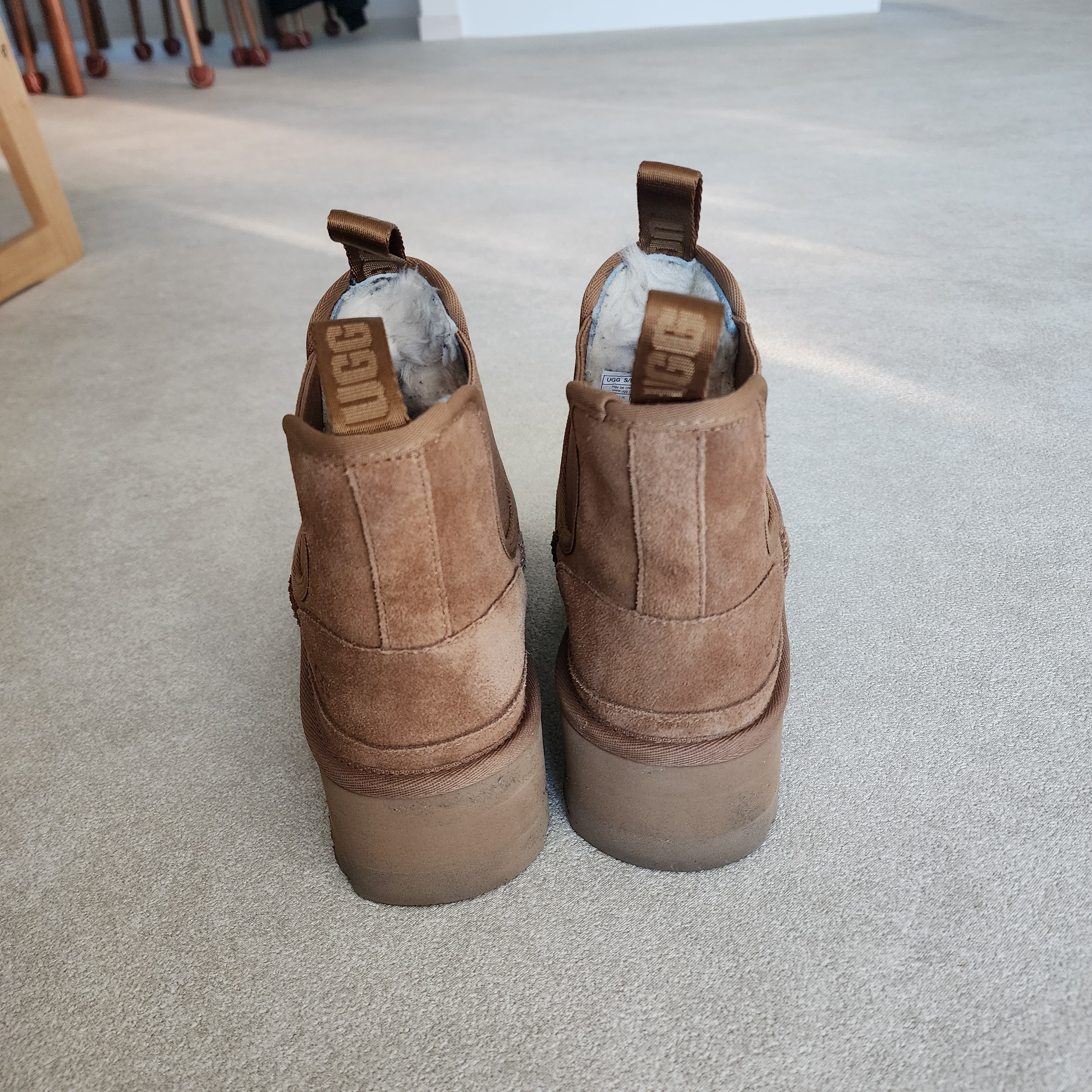 (W) UGG Neumel Platform Chelsea Boots Chestnut 착용 스타일 - 3