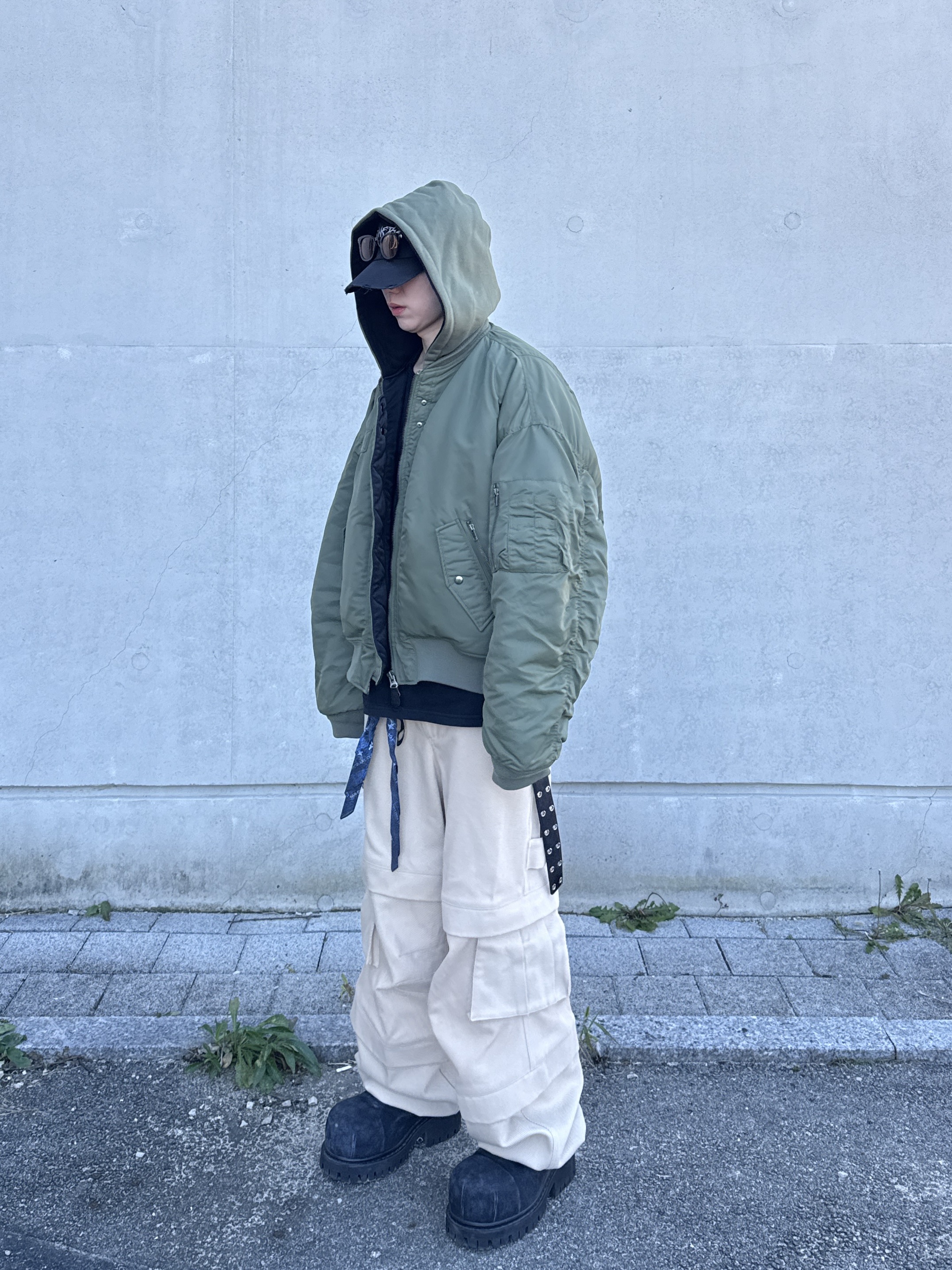 Kamien Titan Baggy Pants Beige, Kamien x MJD Double Hole Belt Black Shearling Calfskin 착용 스타일 - 6