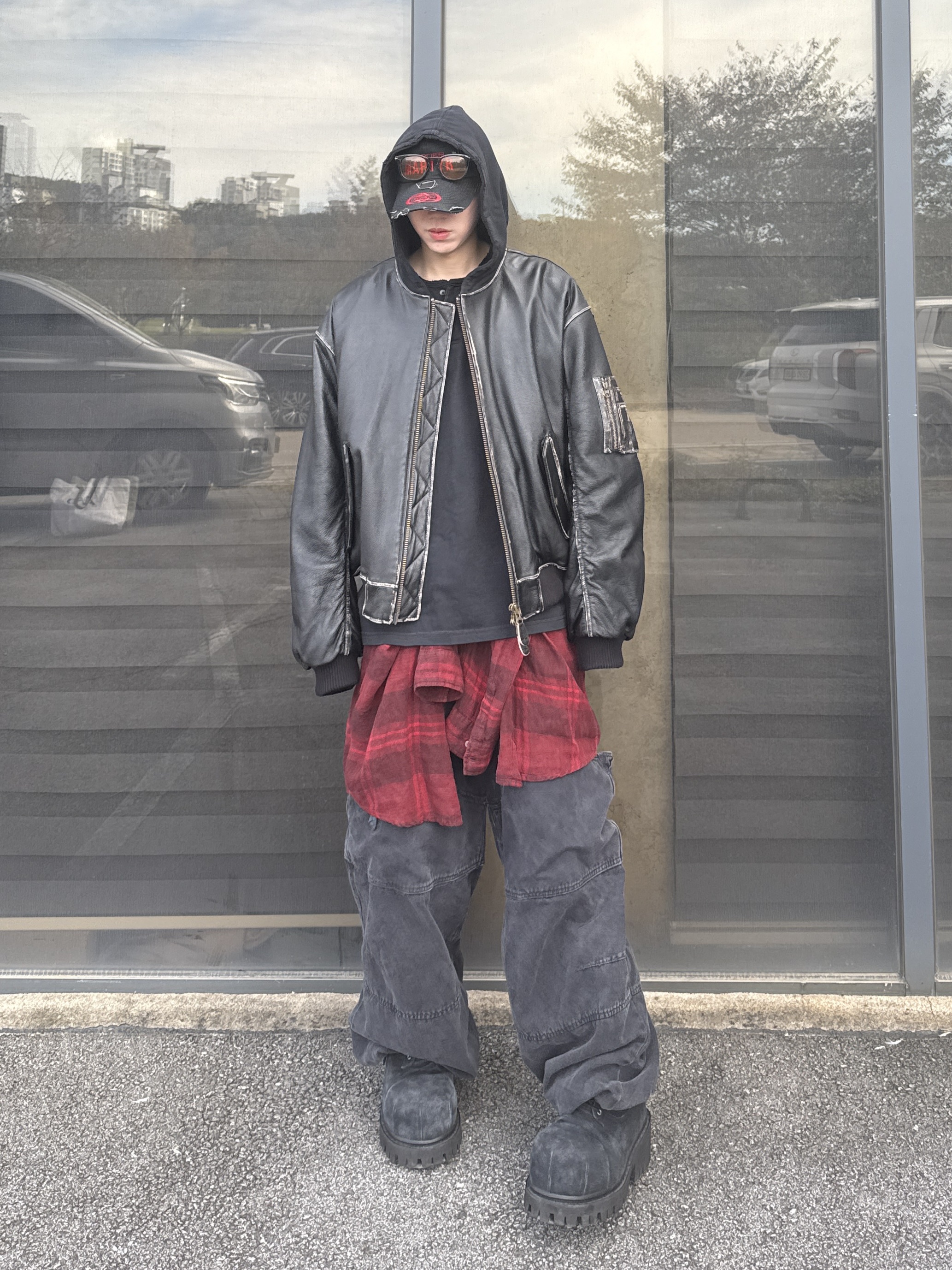 Undermycar Burok Vintage Cowhide Oversized Bomber Antique Bronze - 23FW, Balenciaga Stomper Bootie Black 착용 스타일 - 6