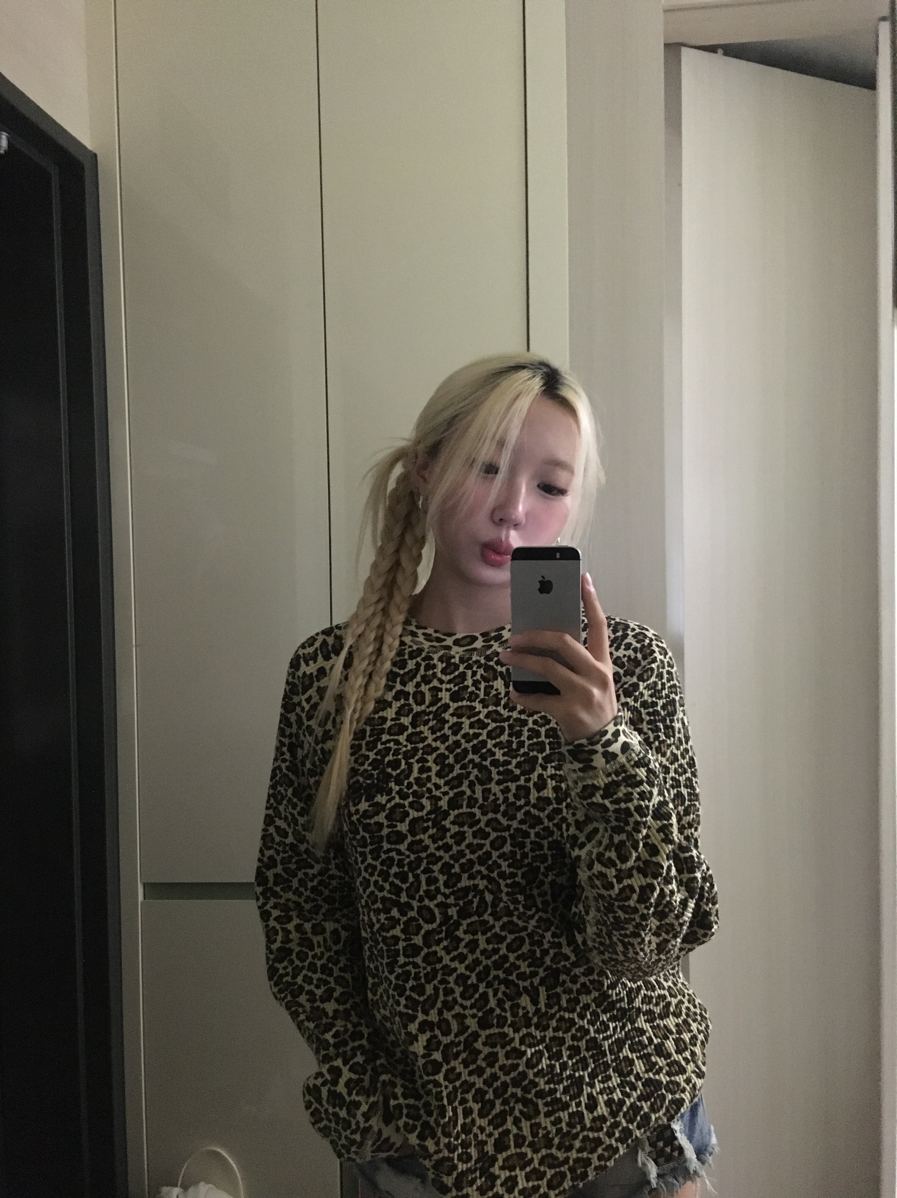 Stussy Basic Thermal Leopard 착용 스타일 - 1