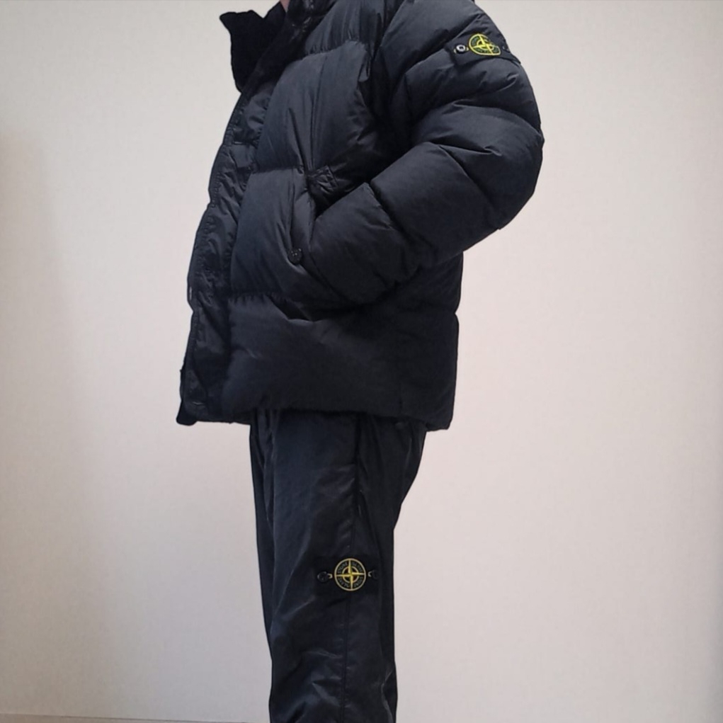Stone Island 40123 Garment Dyed Crinkle Reps R-NY Down Jacket Black - 24FW, New Balance x Stone Island 991v2 Made in UK Black 착용 스타일 - 3