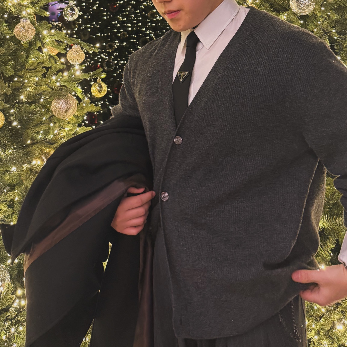 Prada Re-Nylon Gabardine Tie Black, Moncler Mayaf Short Down Jacket Black - 24FW 착용 스타일 - 2