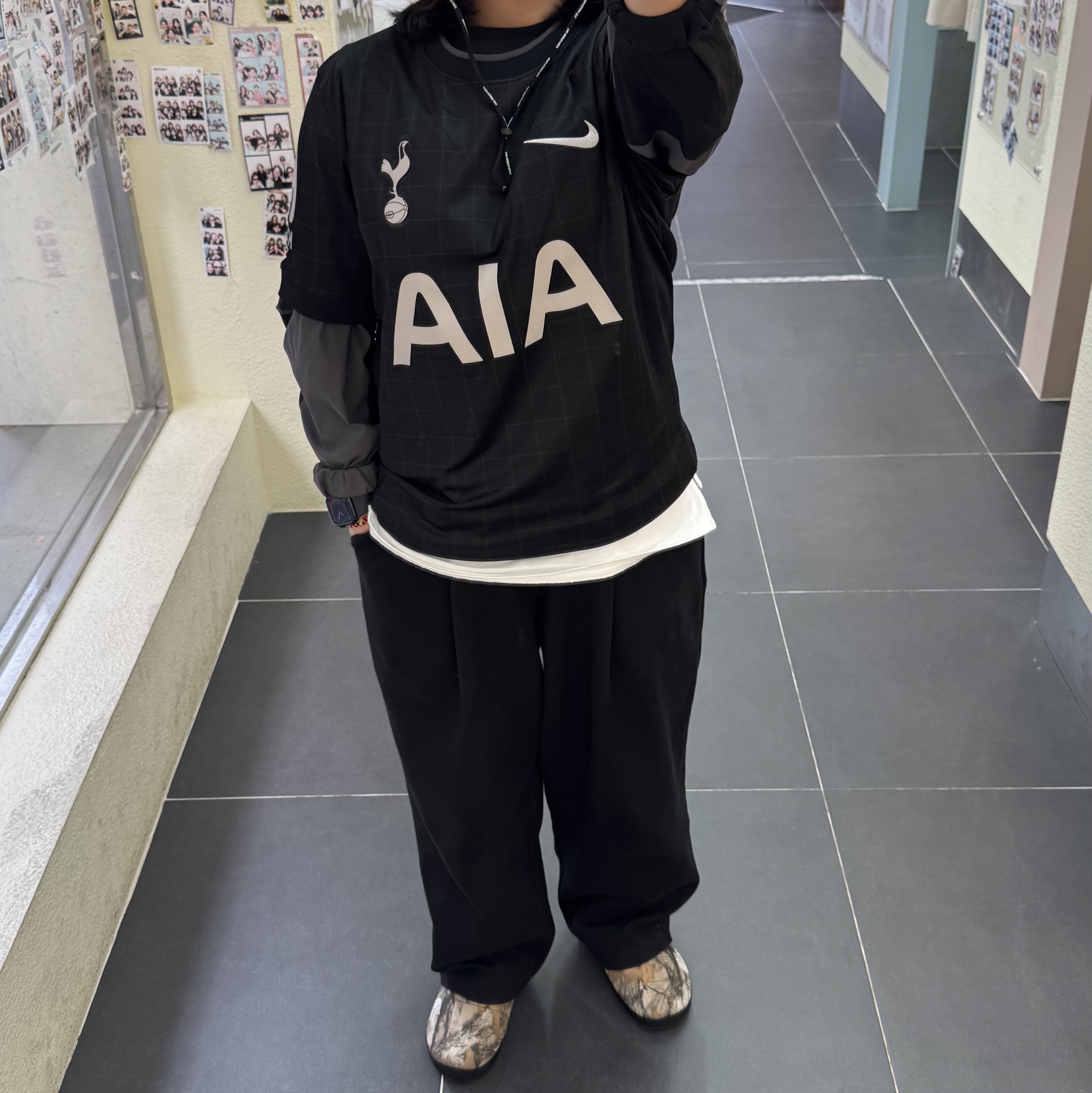 Nike Tottenham Hotspur 2025/26 Stadium Away Dri-Fit Soccer Replica Jersey Black Light Iron Ore (Non Marking Ver.) 착용 스타일
