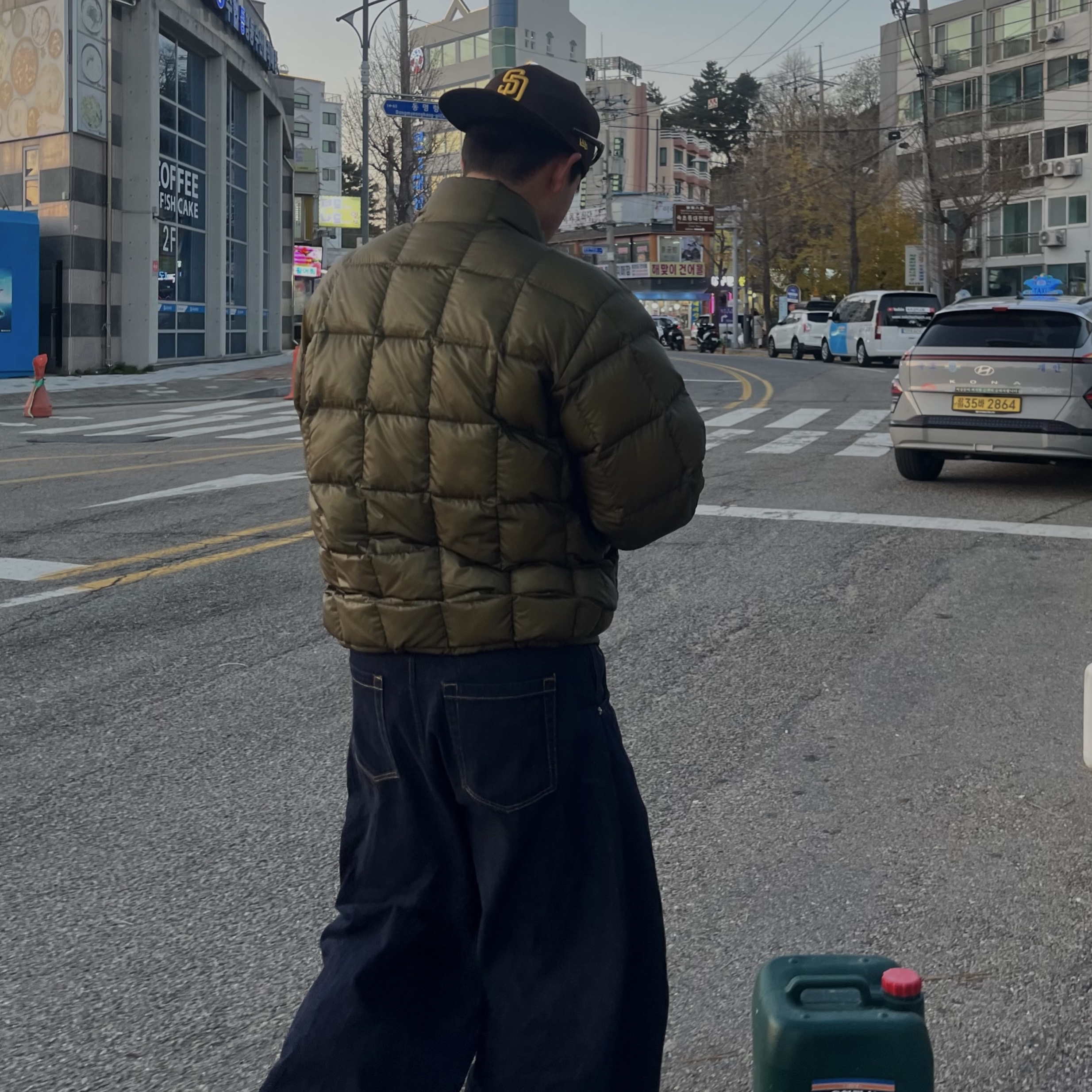 Stussy Midweight Puffer Olive, New Era MLB Authentic San Diego Padres Game Brown 착용 스타일 - 2