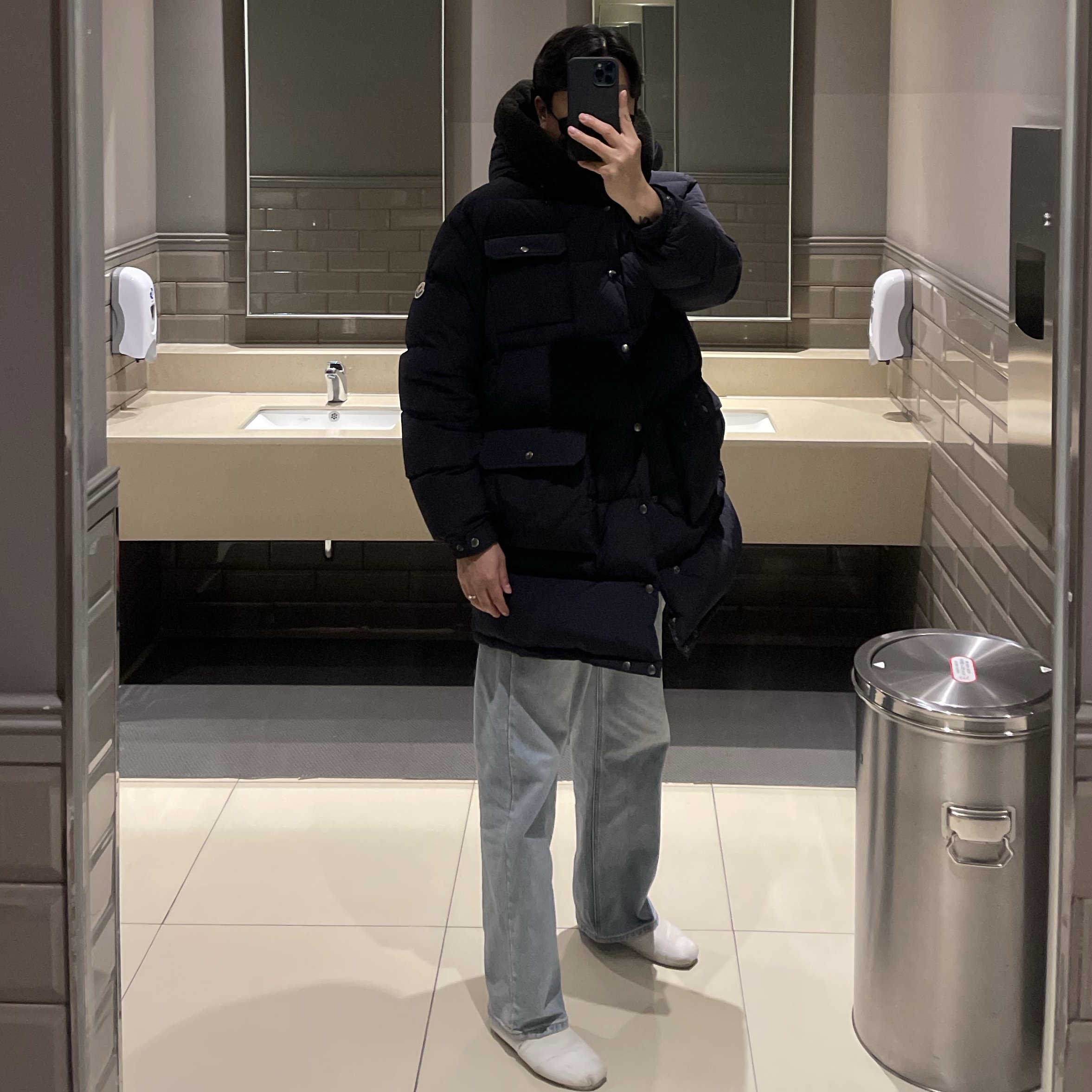 Moncler Rowan Teddy Trim Hooded Long Down Jacket Night Blue - 24FW 착용 스타일