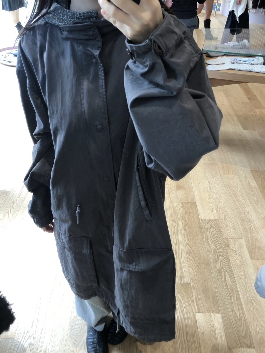 COYSEIO Washed Military Jacket Mud Charcoal 착용 스타일 - 2