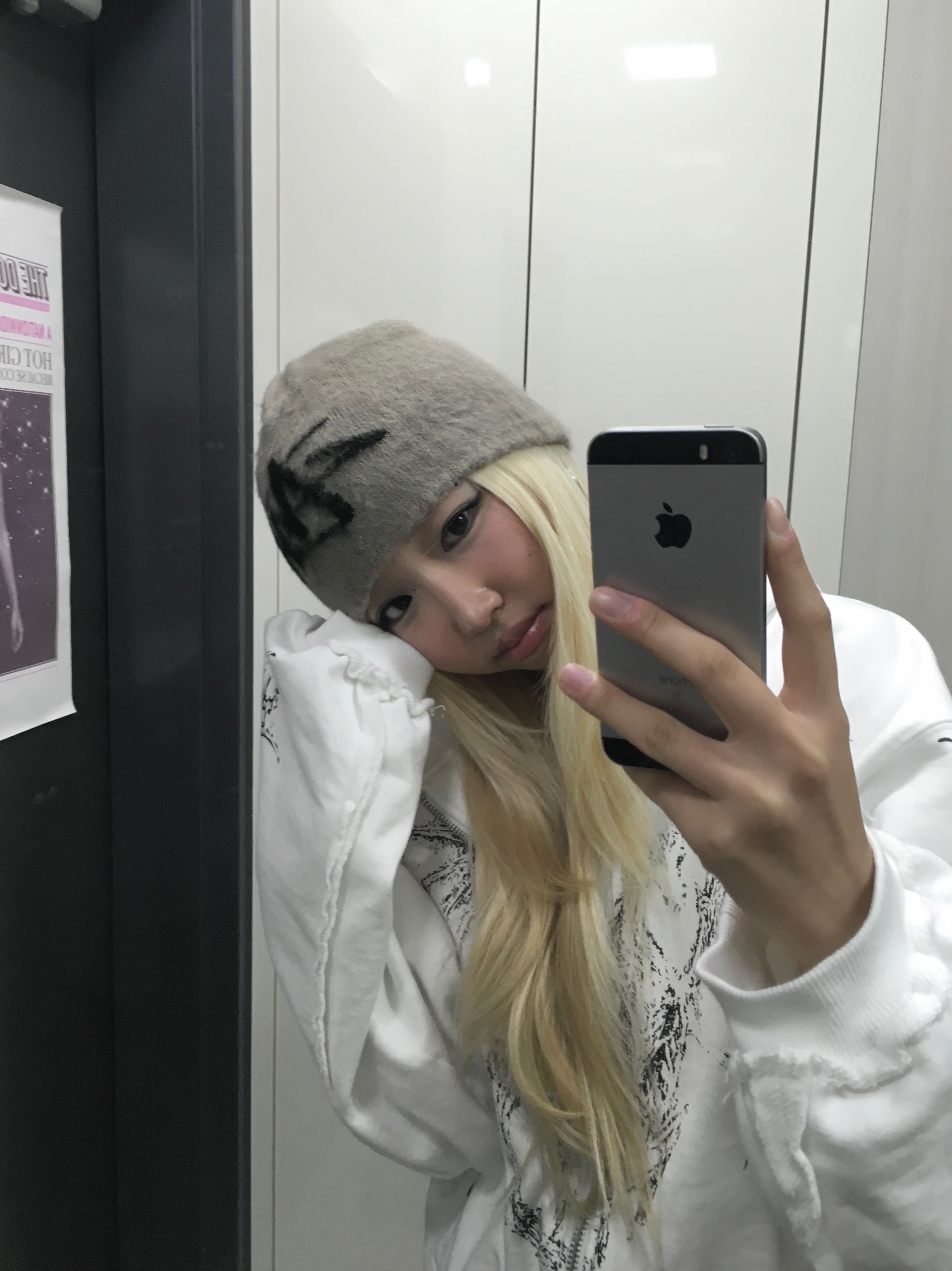 Stussy Brushed Out Stock Skullcap Beanie Sand 착용 스타일 - 3