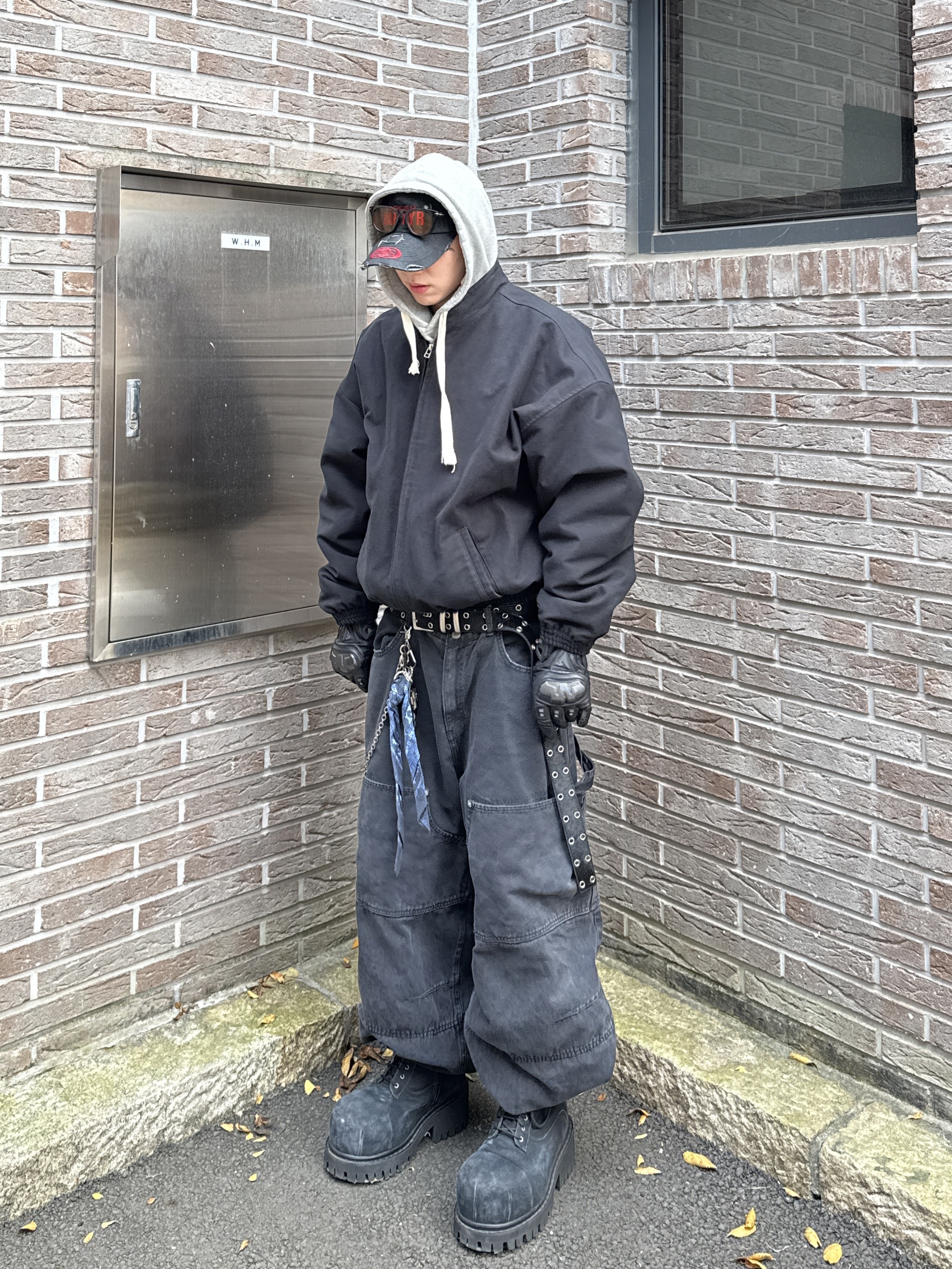 Nonnod Double knee cover pants Vintage black, Balenciaga Stomper Bootie Black 착용 스타일 - 2