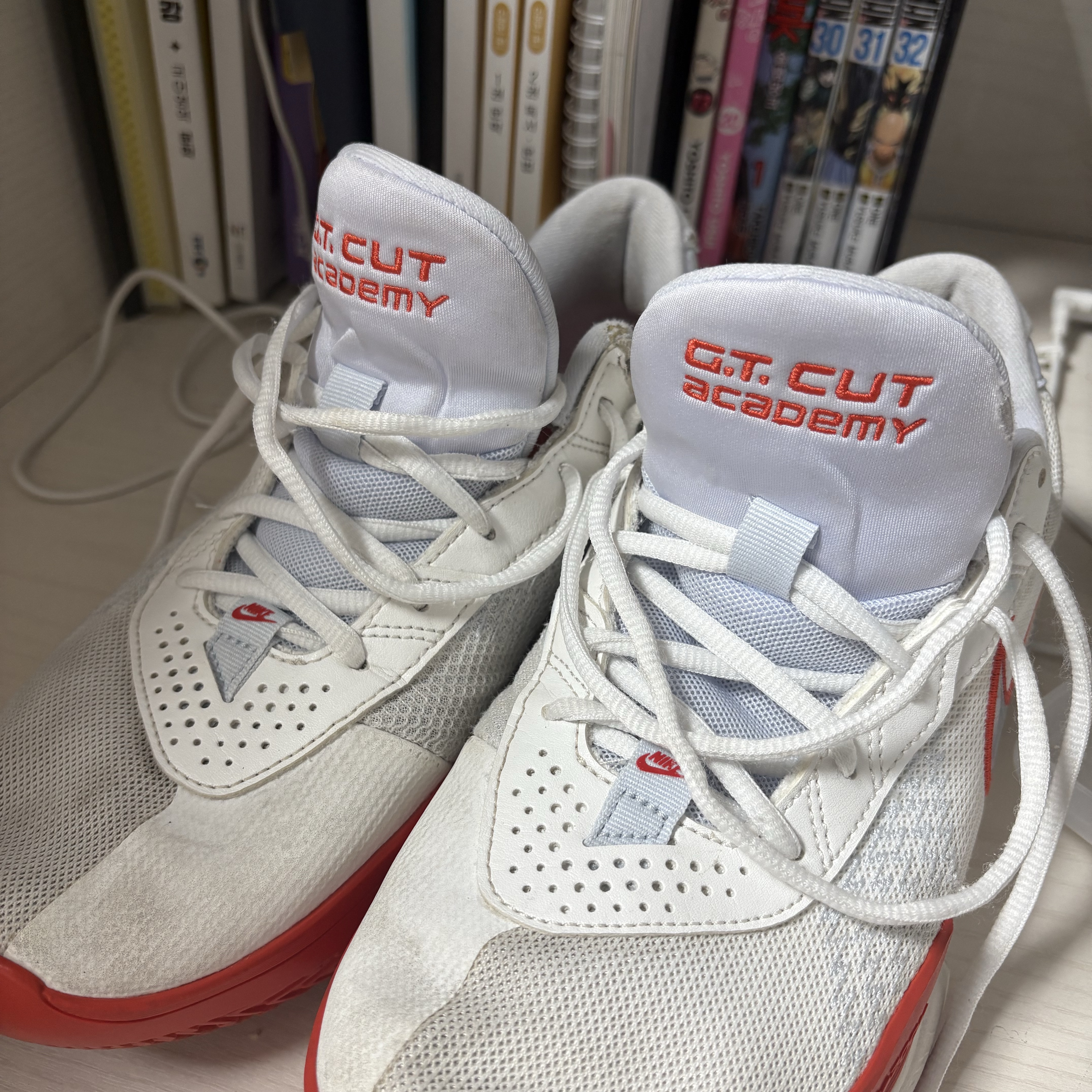 Nike Air Zoom GT Cut Academy EP Summit White Picante Red 착용 스타일