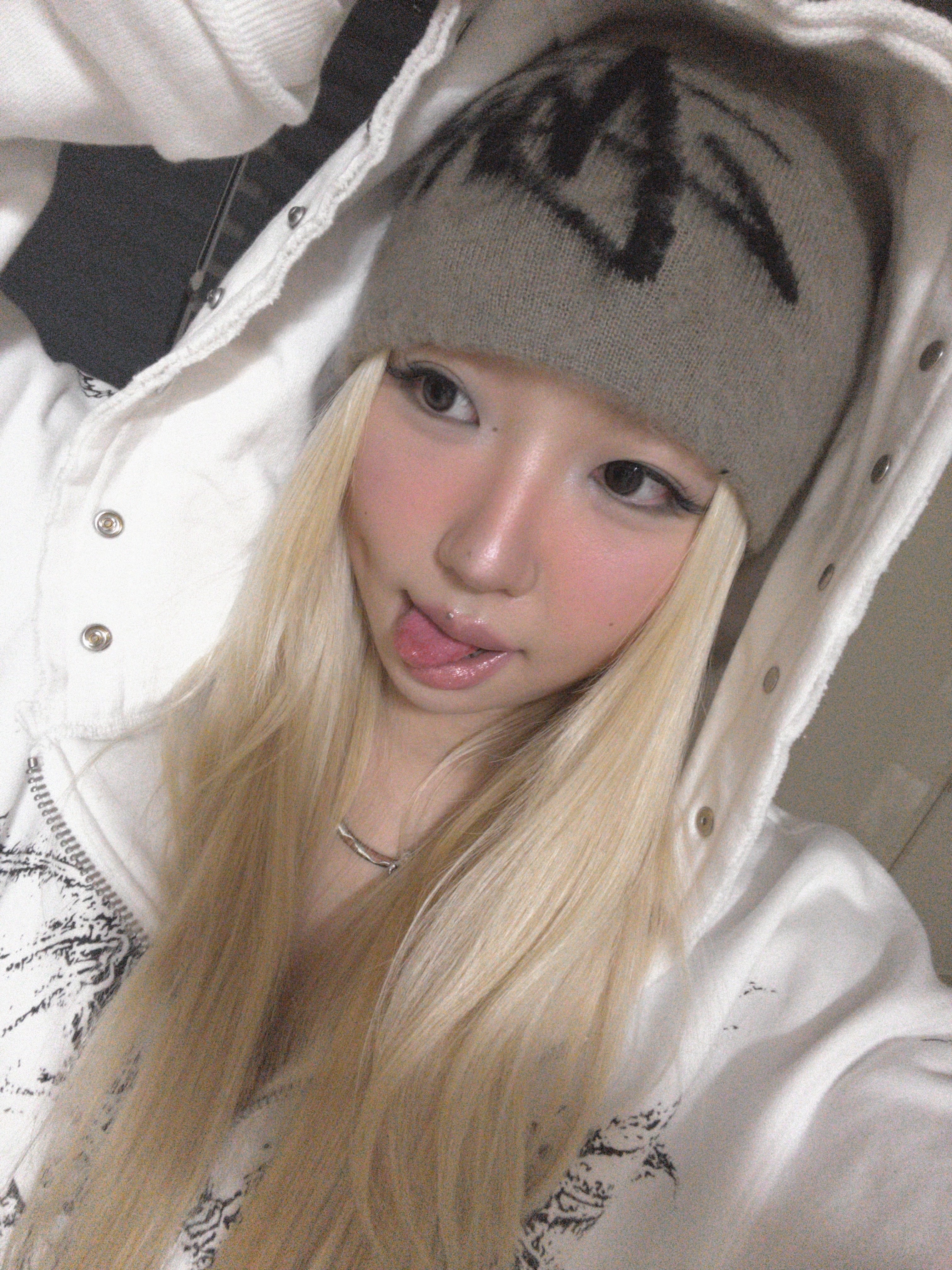 Stussy Brushed Out Stock Skullcap Beanie Sand 착용 스타일 - 1